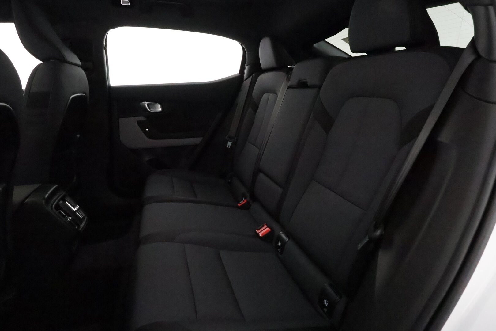 POLESTAR 2 2024 Long range Dual motor, 310kW, 82kWh - 3,99 % KORKOTARJOUS TÄHÄN AUTOON - Pilot&Plus / Harman & Kardon / Lämpöpumppu / Lasikatto / Pixel LED / 360-Kamera / Ratinlämmitys / Merkkihuollot / Huippuvarusteet!