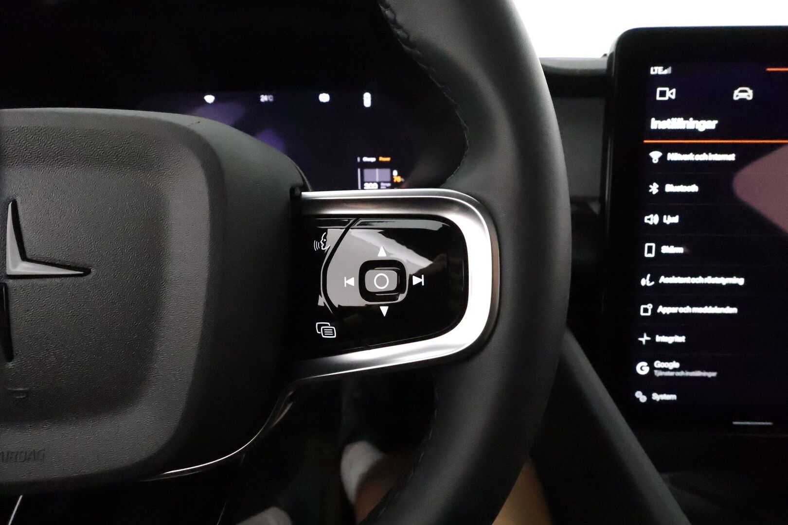 POLESTAR 2 2024 Long range Dual motor, 310kW, 82kWh - 3,99 % KORKOTARJOUS TÄHÄN AUTOON - Pilot&Plus / Harman & Kardon / Lämpöpumppu / Lasikatto / Pixel LED / 360-Kamera / Ratinlämmitys / Merkkihuollot / Huippuvarusteet!