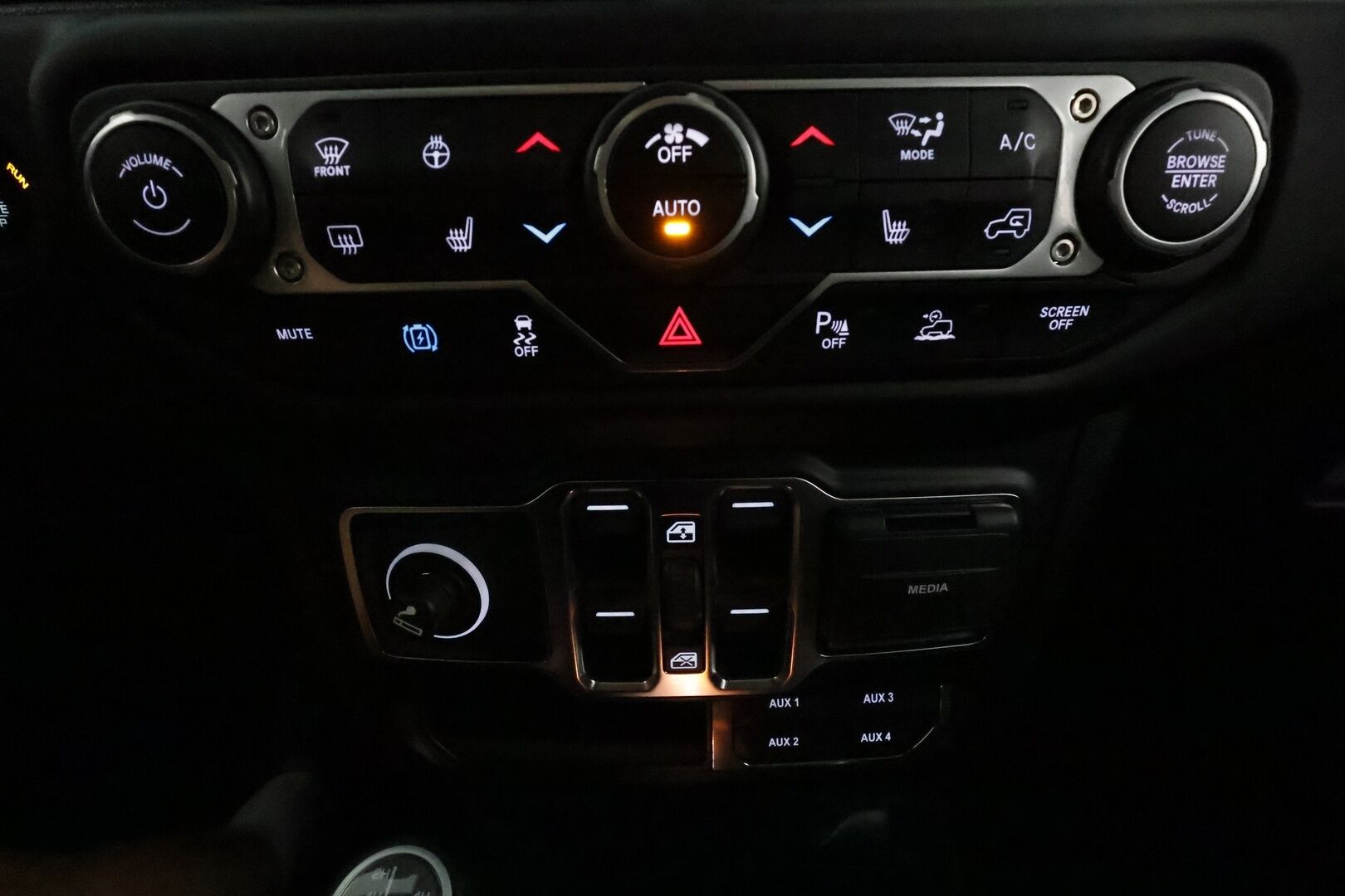 JEEP WRANGLER 2021 Unlimited 2.0 PHEV AT8 4x4 **Adapt.vakkari / Alpine Audio / 180.kamera / Nahkaverhoilu / Navi / KeylessGo / LED** - 2,99 % KORKOTARJOUS TÄHÄN AUTOON - 
