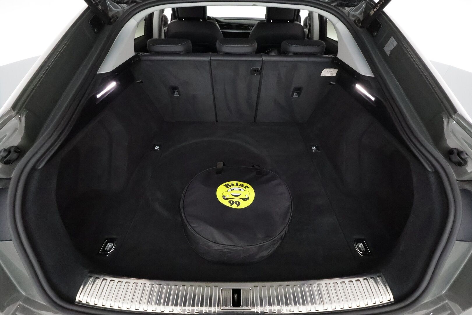 AUDI Q8 E-TRON 2024 50 Sportback **Adapt.vakkari / Bang&Olufsen / Muistipenkki / P.kamera / Digimittaristo / Puolinahat / Ilma-alusta** - 3,99 % KORKOTARJOUS TÄHÄN AUTOON - Akku kuntotarkastettu / Sähköluukku / Kahdet renkaat aluvanteilla / Merkkihuollettu