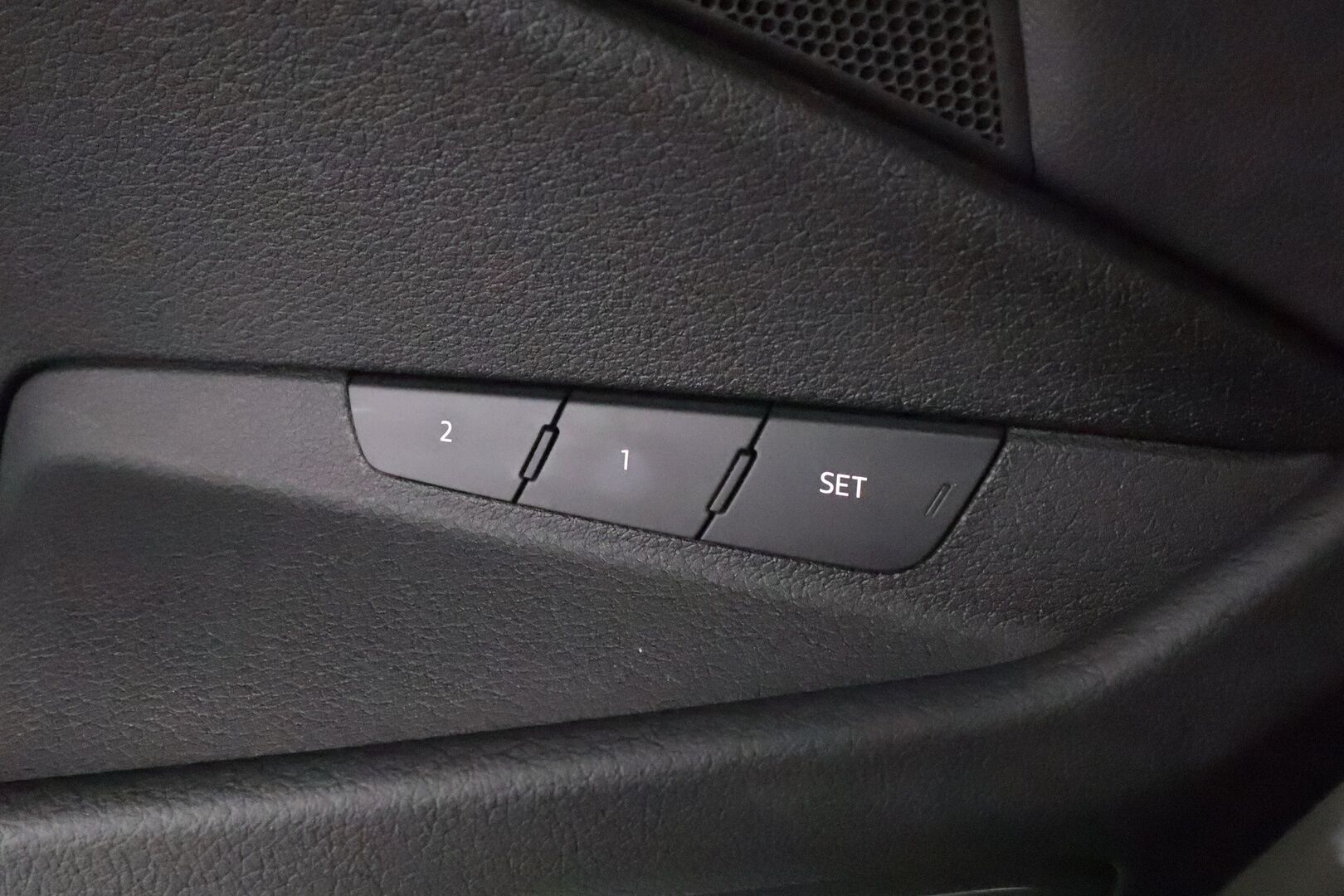 AUDI Q8 E-TRON 2024 50 Sportback **Adapt.vakkari / Bang&Olufsen / Muistipenkki / P.kamera / Digimittaristo / Puolinahat / Ilma-alusta** - 3,99 % KORKOTARJOUS TÄHÄN AUTOON - Akku kuntotarkastettu / Sähköluukku / Kahdet renkaat aluvanteilla / Merkkihuollettu