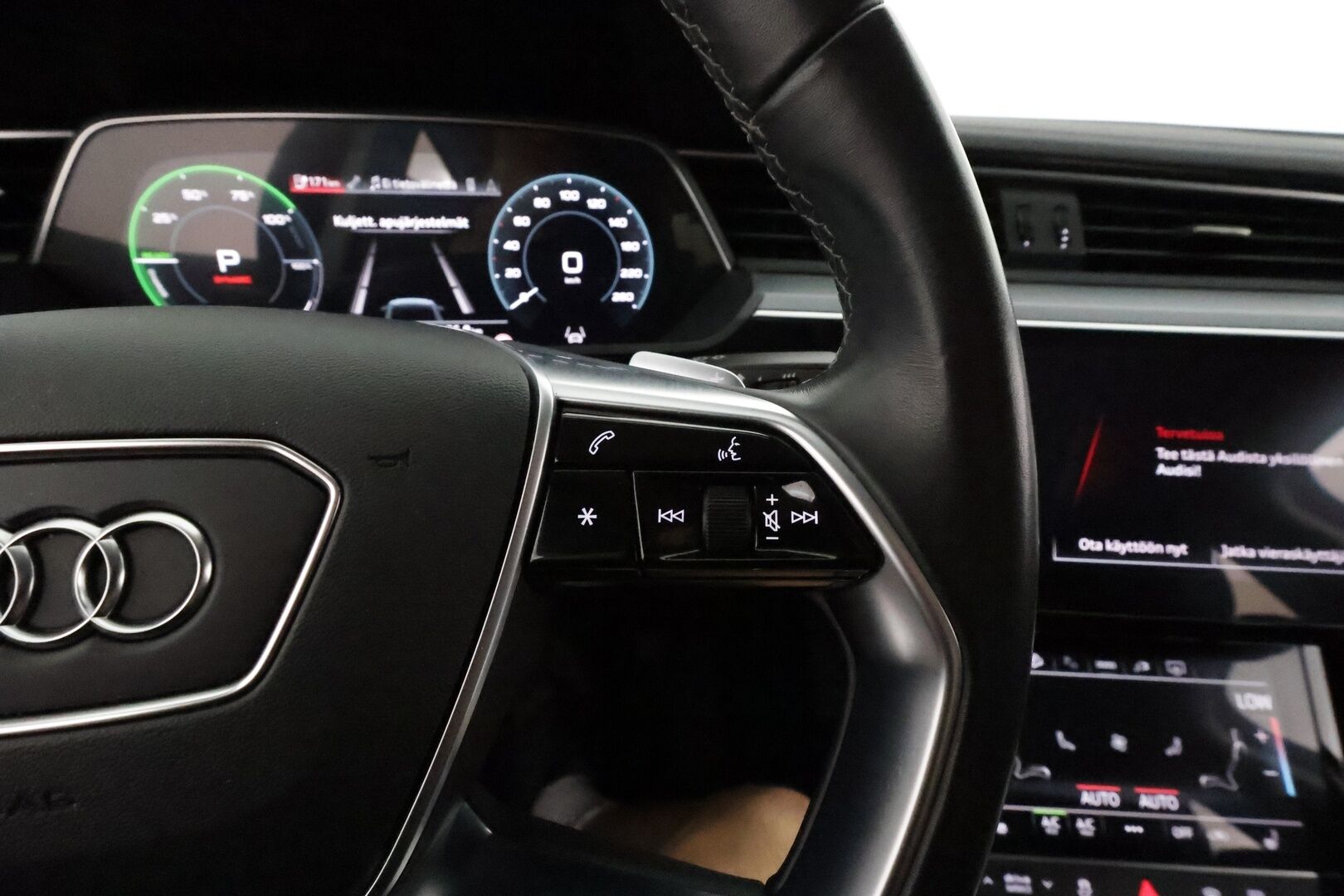 AUDI Q8 E-TRON 2024 50 Sportback **Adapt.vakkari / Bang&Olufsen / Muistipenkki / P.kamera / Digimittaristo / Puolinahat / Ilma-alusta** - 3,99 % KORKOTARJOUS TÄHÄN AUTOON - Akku kuntotarkastettu / Sähköluukku / Kahdet renkaat aluvanteilla / Merkkihuollettu