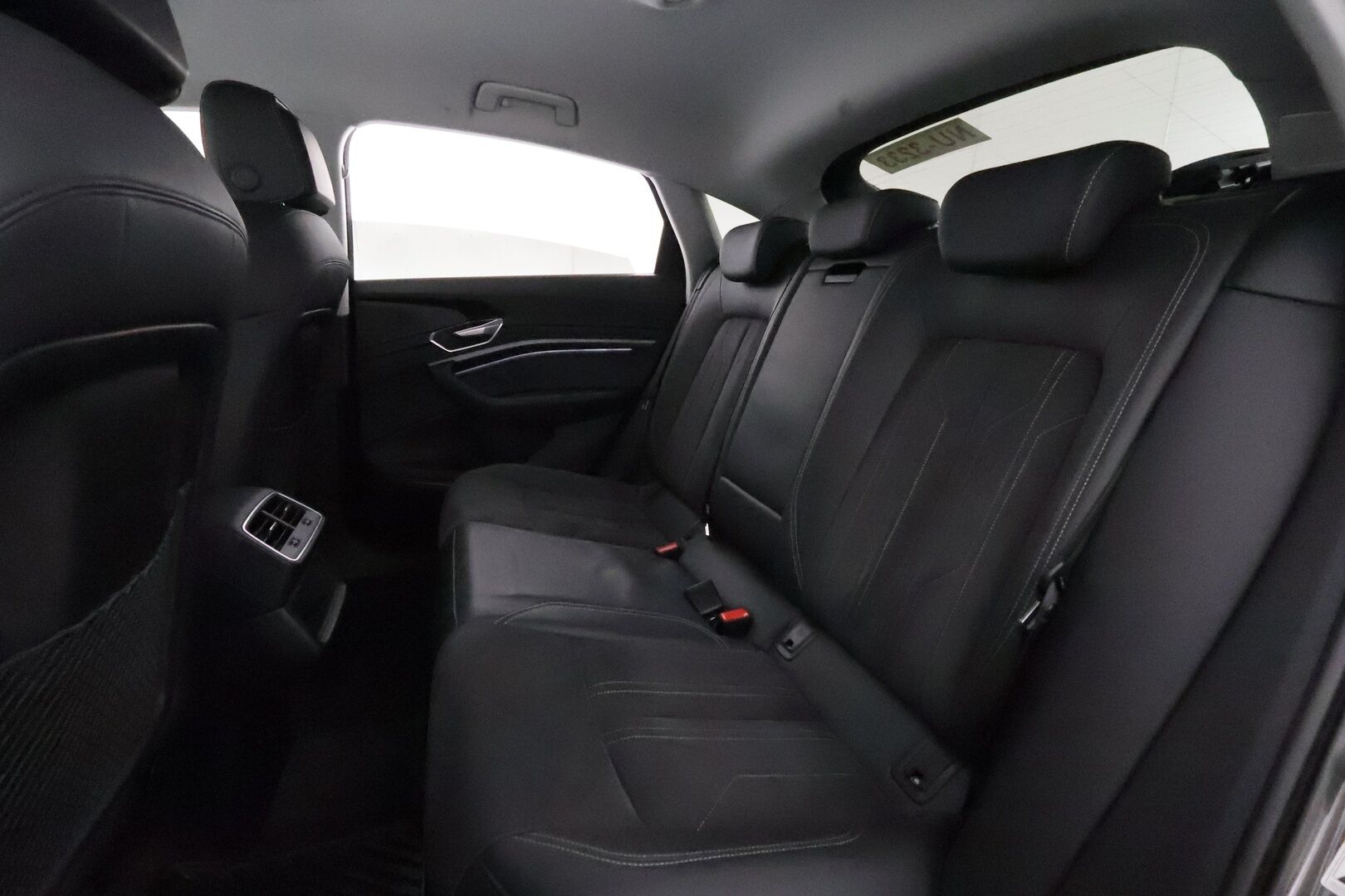 AUDI Q8 E-TRON 2024 50 Sportback **Adapt.vakkari / Bang&Olufsen / Muistipenkki / P.kamera / Digimittaristo / Puolinahat / Ilma-alusta** - 3,99 % KORKOTARJOUS TÄHÄN AUTOON - Akku kuntotarkastettu / Sähköluukku / Kahdet renkaat aluvanteilla / Merkkihuollettu