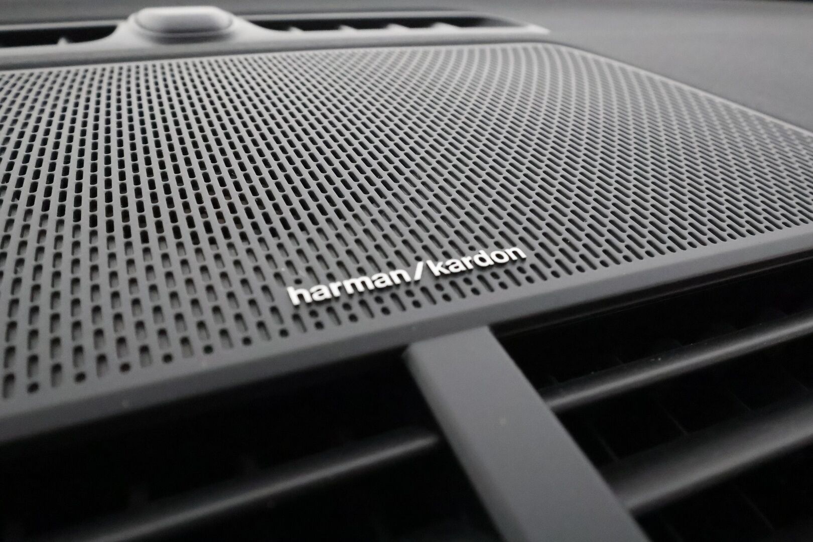 POLESTAR 2 2021 Long Range Dual Motor **Plus&Pilot / Lasikatto / Pixel-LED / Harman/Kardon / Sporttipenkki Muistilla / 360° Kamera** - 3,99 % KORKOTARJOUS TÄHÄN AUTOON - Akku kuntotarkastettu / Kahdet Renkaat