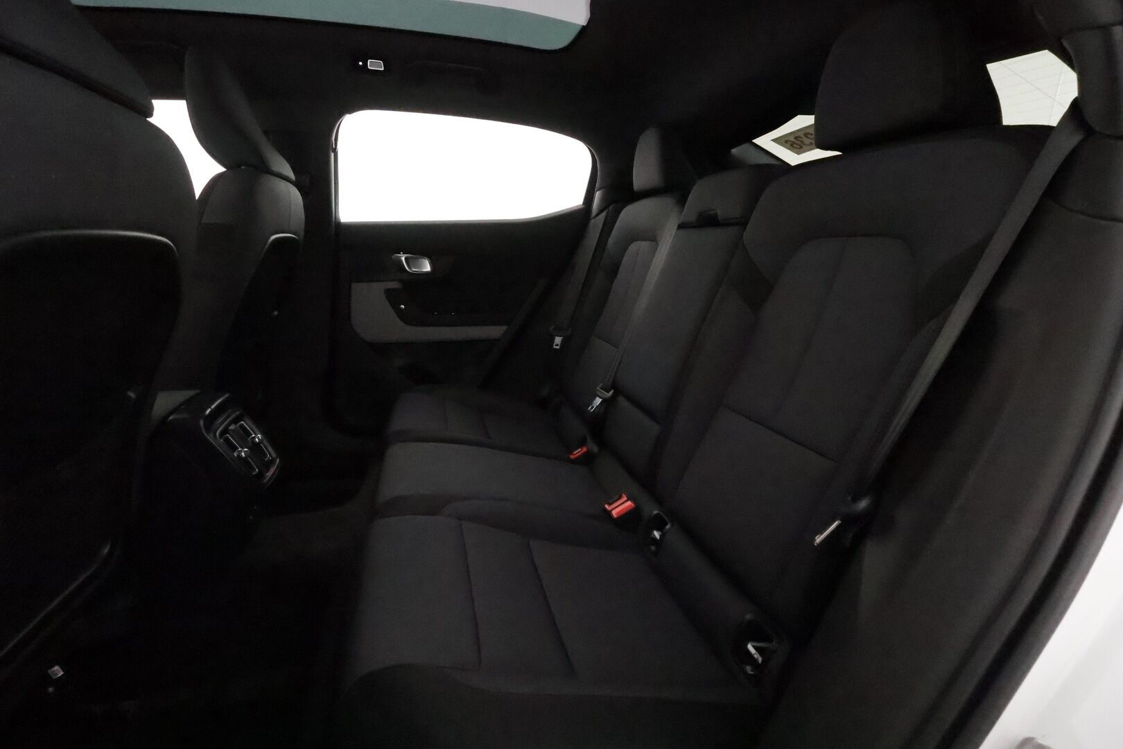 POLESTAR 2 2021 Long Range Dual Motor **Plus&Pilot / Lasikatto / Pixel-LED / Harman/Kardon / Sporttipenkki Muistilla / 360° Kamera** - 3,99 % KORKOTARJOUS TÄHÄN AUTOON - Akku kuntotarkastettu / Kahdet Renkaat