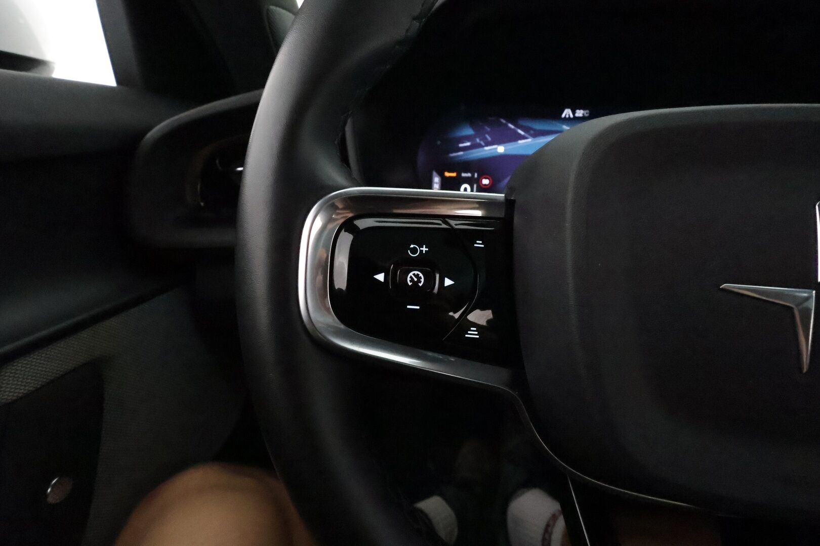 POLESTAR 2 2021 Long Range Dual Motor **Plus&Pilot / Lasikatto / Pixel-LED / Harman/Kardon / Sporttipenkki Muistilla / 360° Kamera** - 3,99 % KORKOTARJOUS TÄHÄN AUTOON - Akku kuntotarkastettu / Kahdet Renkaat