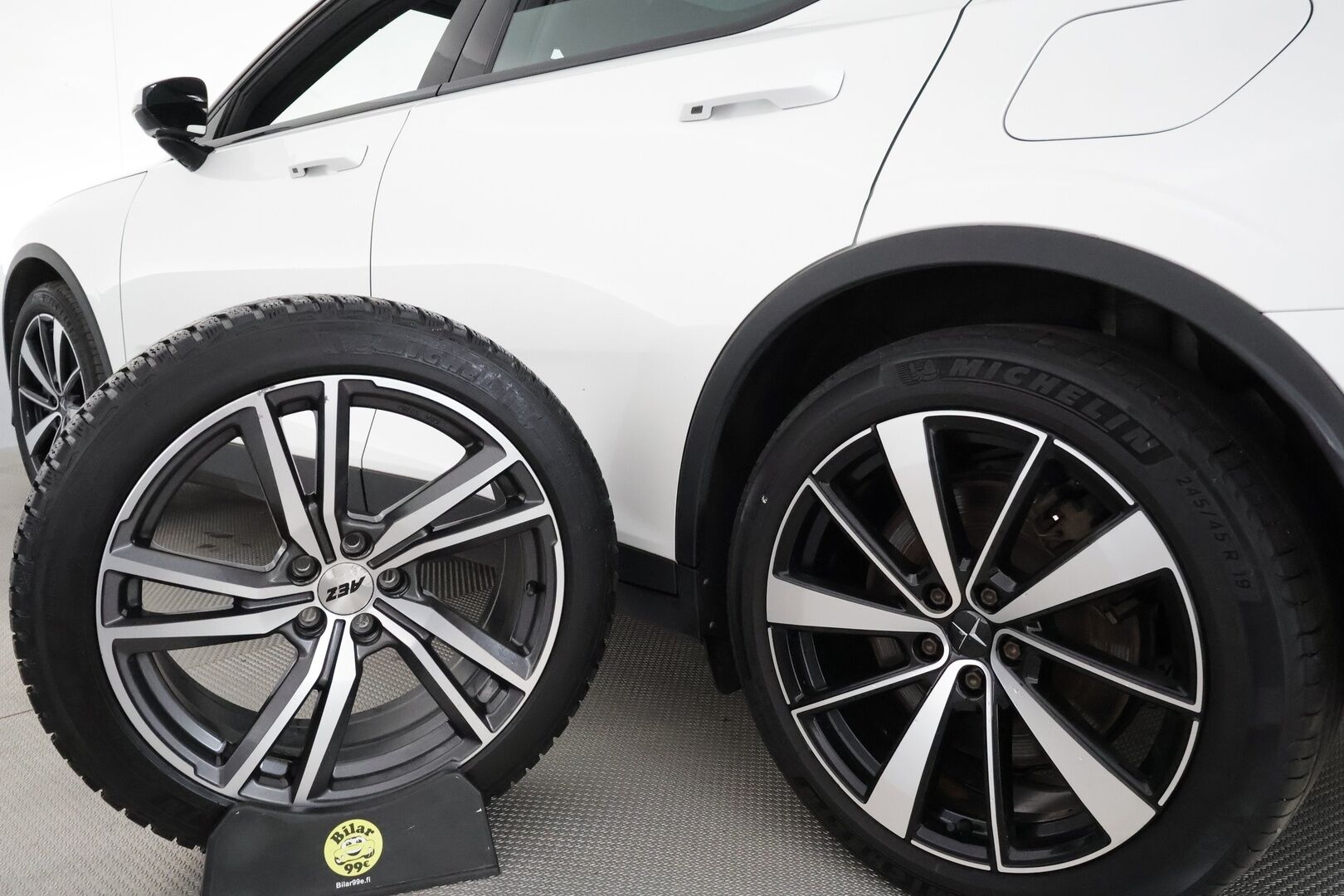 POLESTAR 2 2021 Long Range Dual Motor **Plus&Pilot / Lasikatto / Pixel-LED / Harman/Kardon / Sporttipenkki Muistilla / 360° Kamera** - 3,99 % KORKOTARJOUS TÄHÄN AUTOON - Akku kuntotarkastettu / Kahdet Renkaat