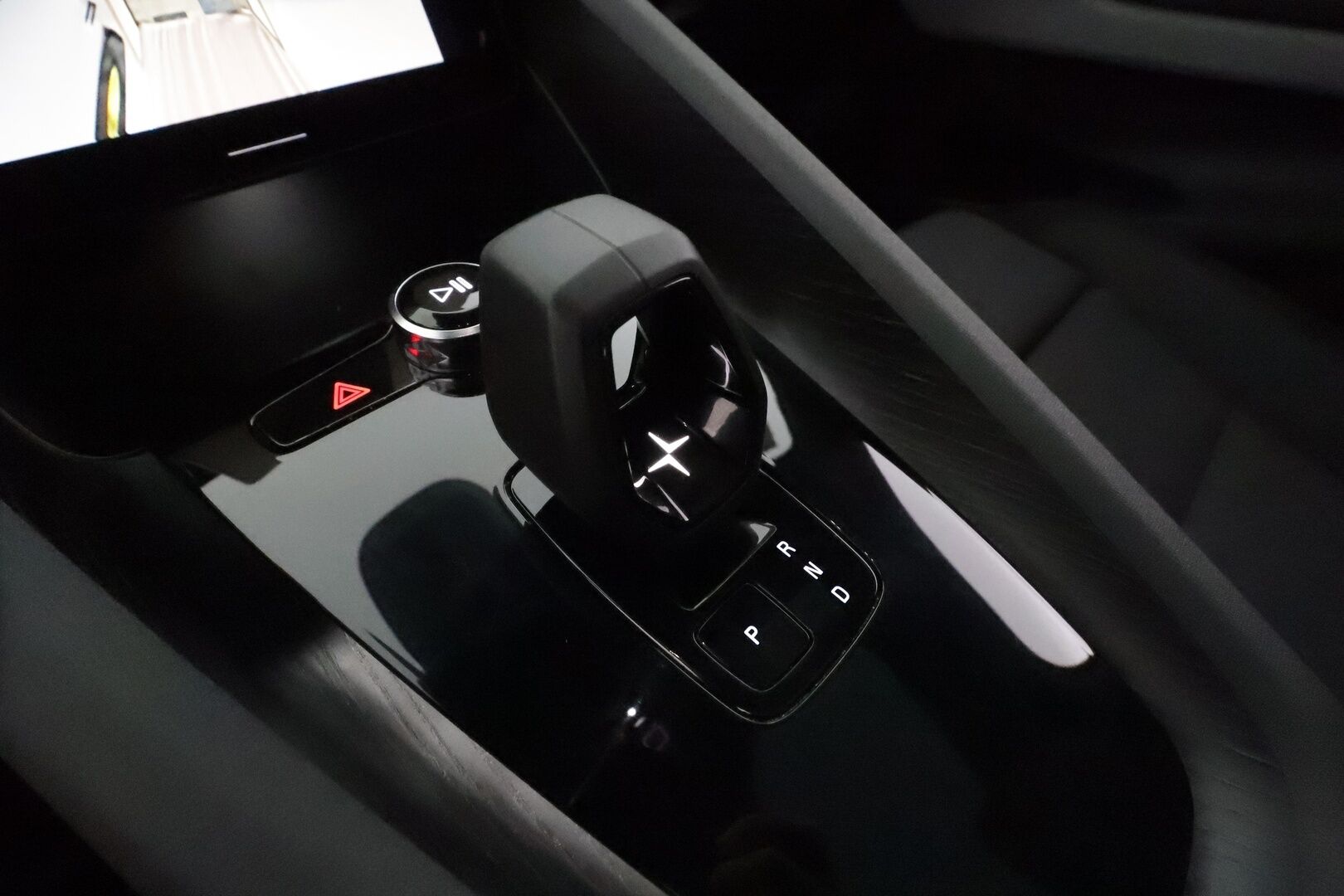 POLESTAR 2 2021 Long Range Dual Motor **Plus&Pilot / Lasikatto / Pixel-LED / Harman/Kardon / Sporttipenkki Muistilla / 360° Kamera** - 3,99 % KORKOTARJOUS TÄHÄN AUTOON - Akku kuntotarkastettu / Kahdet Renkaat