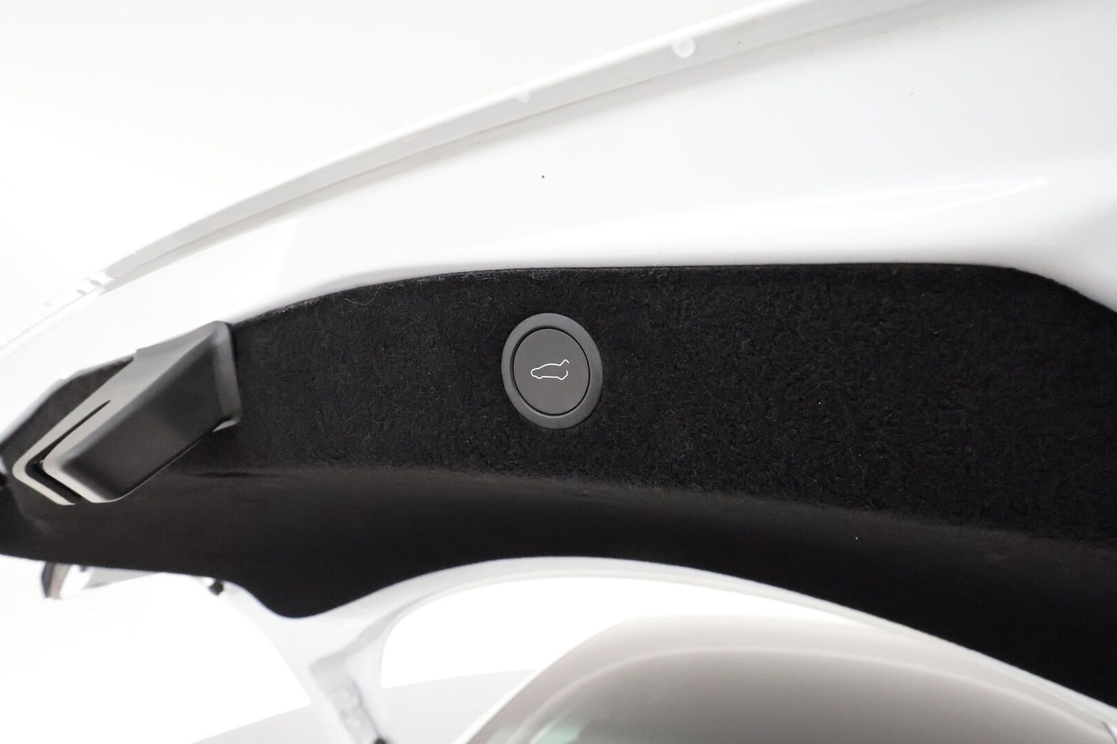 TESLA MODEL 3 2024 Long Range AWD Highland **Lasikatto / Lämpöpumppu / Koukku / Adapt.Vakkari / Matrix-LED / P.kamera / Muistipenkki** - 3,99 % KORKOTARJOUS TÄHÄN AUTOON - Kahdet Renkaat