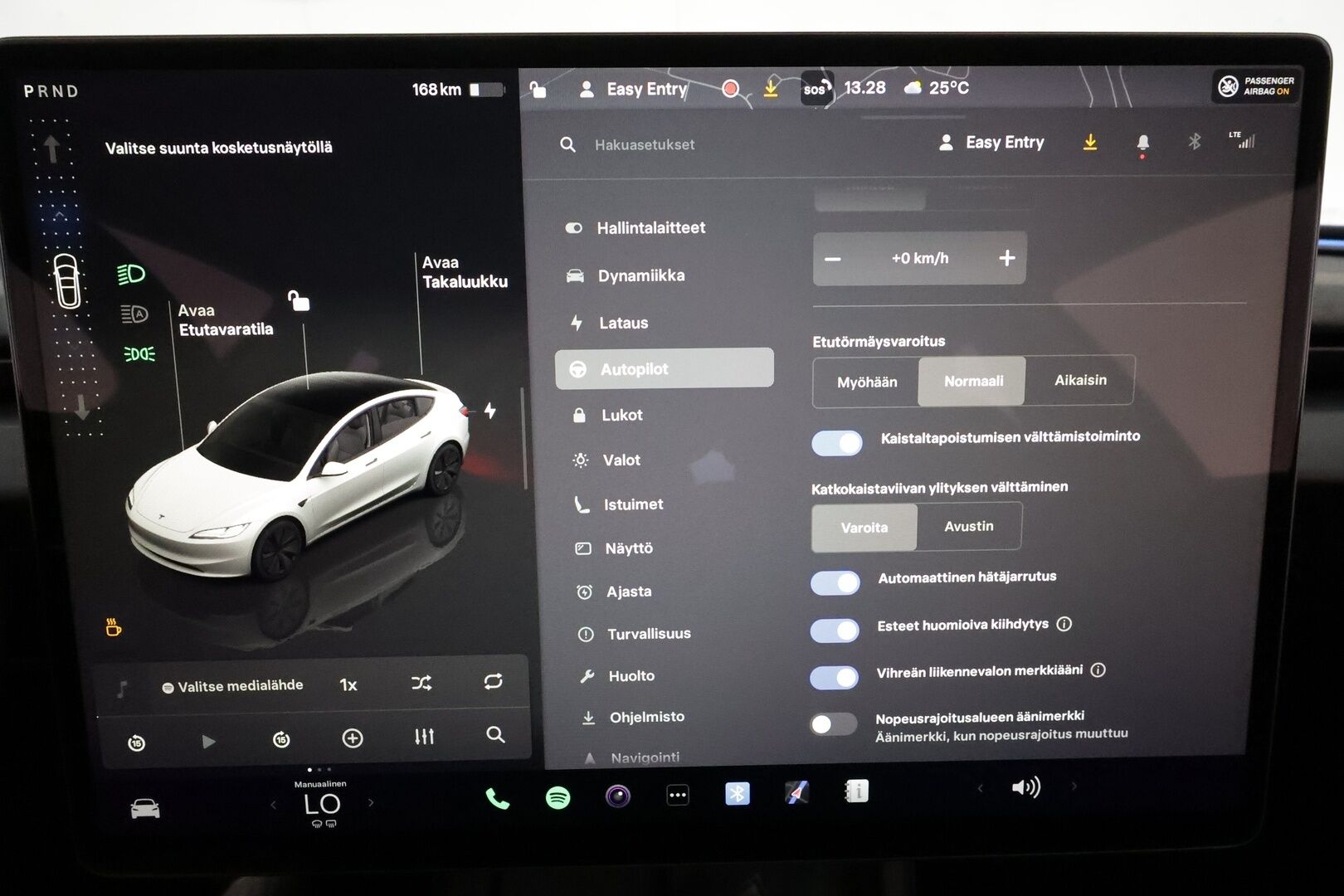 TESLA MODEL 3 2024 Long Range AWD Highland **Lasikatto / Lämpöpumppu / Koukku / Adapt.Vakkari / Matrix-LED / P.kamera / Muistipenkki** - 3,99 % KORKOTARJOUS TÄHÄN AUTOON - Kahdet Renkaat