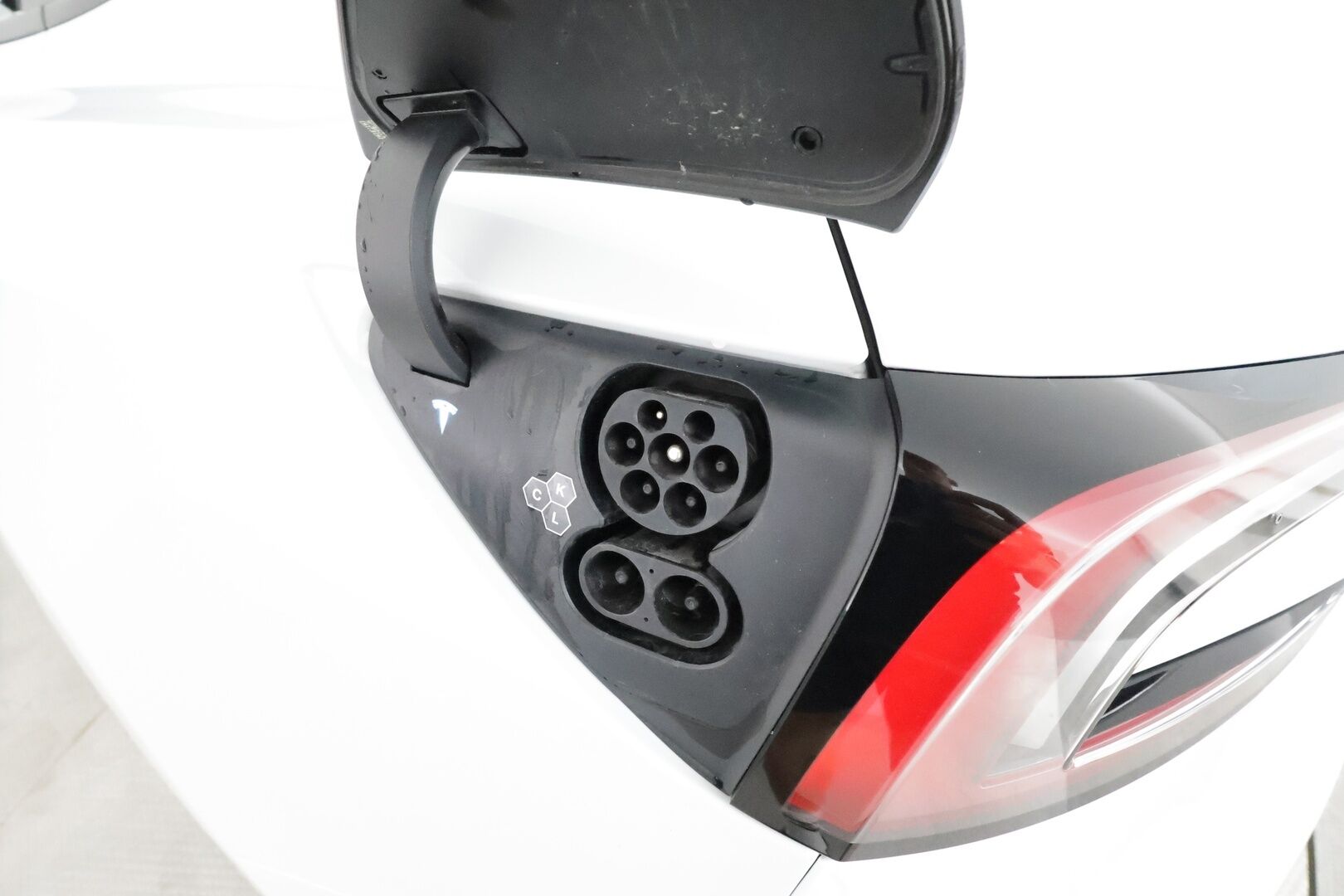 TESLA MODEL 3 2024 Long Range AWD Highland **Lasikatto / Lämpöpumppu / Koukku / Adapt.Vakkari / Matrix-LED / P.kamera / Muistipenkki** - 3,99 % KORKOTARJOUS TÄHÄN AUTOON - Kahdet Renkaat