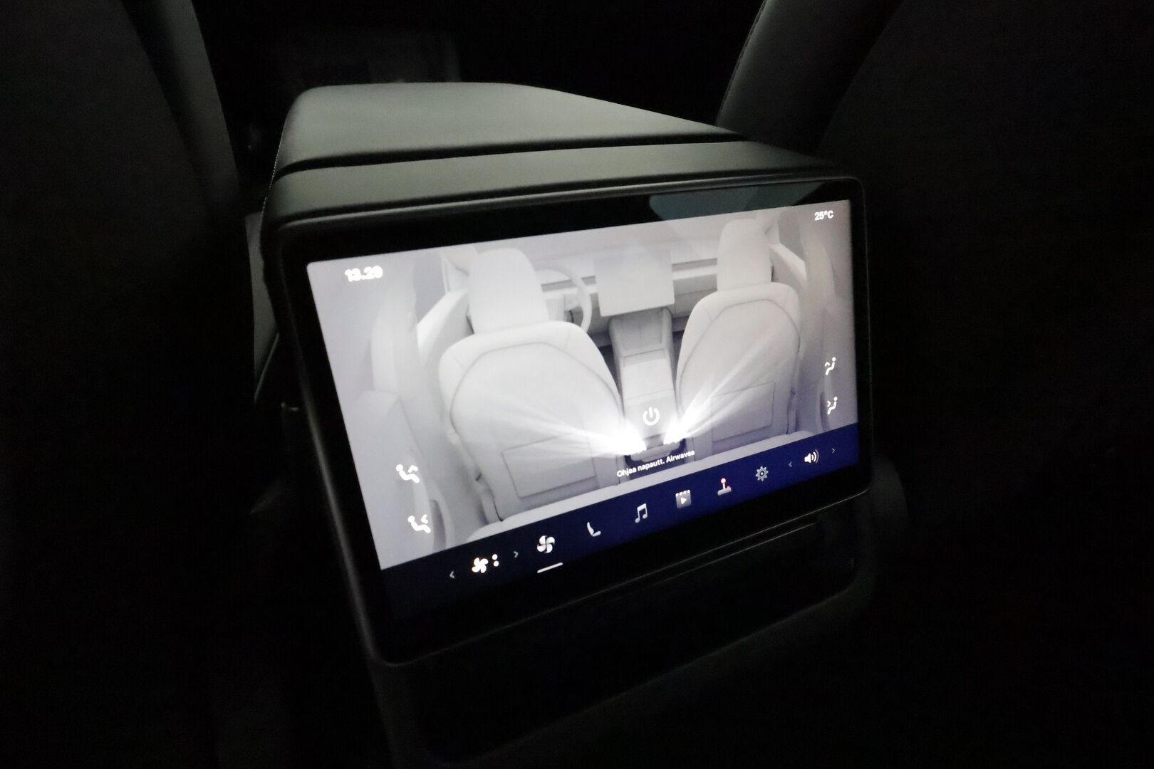TESLA MODEL 3 2024 Long Range AWD Highland **Lasikatto / Lämpöpumppu / Koukku / Adapt.Vakkari / Matrix-LED / P.kamera / Muistipenkki** - 3,99 % KORKOTARJOUS TÄHÄN AUTOON - Kahdet Renkaat
