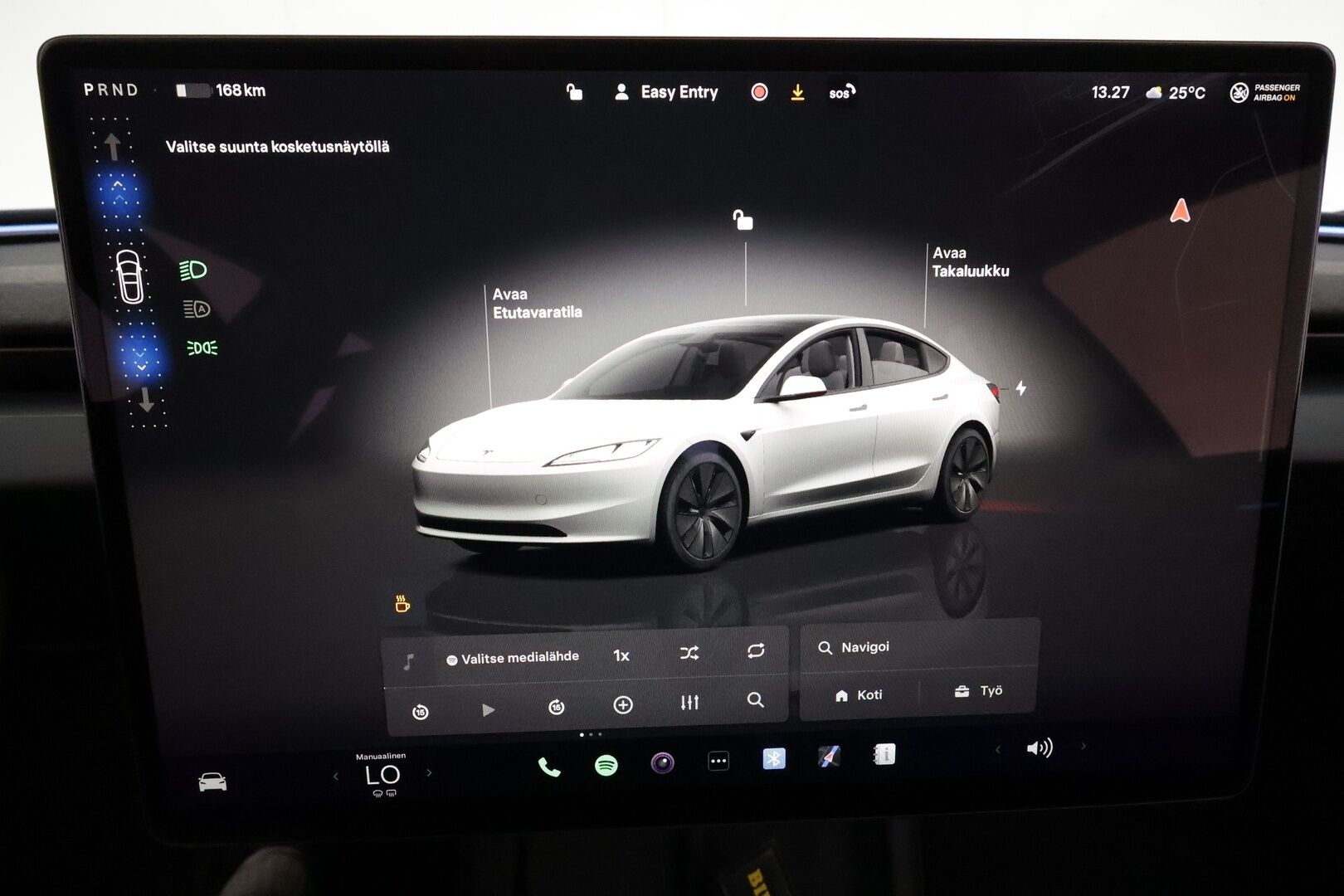 TESLA MODEL 3 2024 Long Range AWD Highland **Lasikatto / Lämpöpumppu / Koukku / Adapt.Vakkari / Matrix-LED / P.kamera / Muistipenkki** - 3,99 % KORKOTARJOUS TÄHÄN AUTOON - Kahdet Renkaat