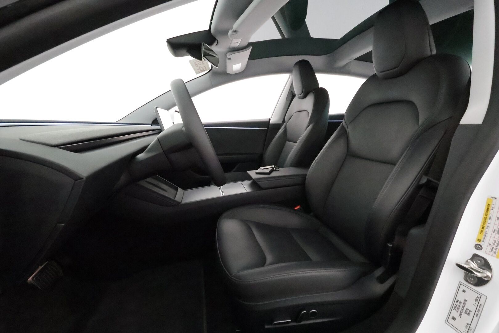 TESLA MODEL 3 2024 Long Range AWD Highland **Lasikatto / Lämpöpumppu / Koukku / Adapt.Vakkari / Matrix-LED / P.kamera / Muistipenkki** - 3,99 % KORKOTARJOUS TÄHÄN AUTOON - Kahdet Renkaat