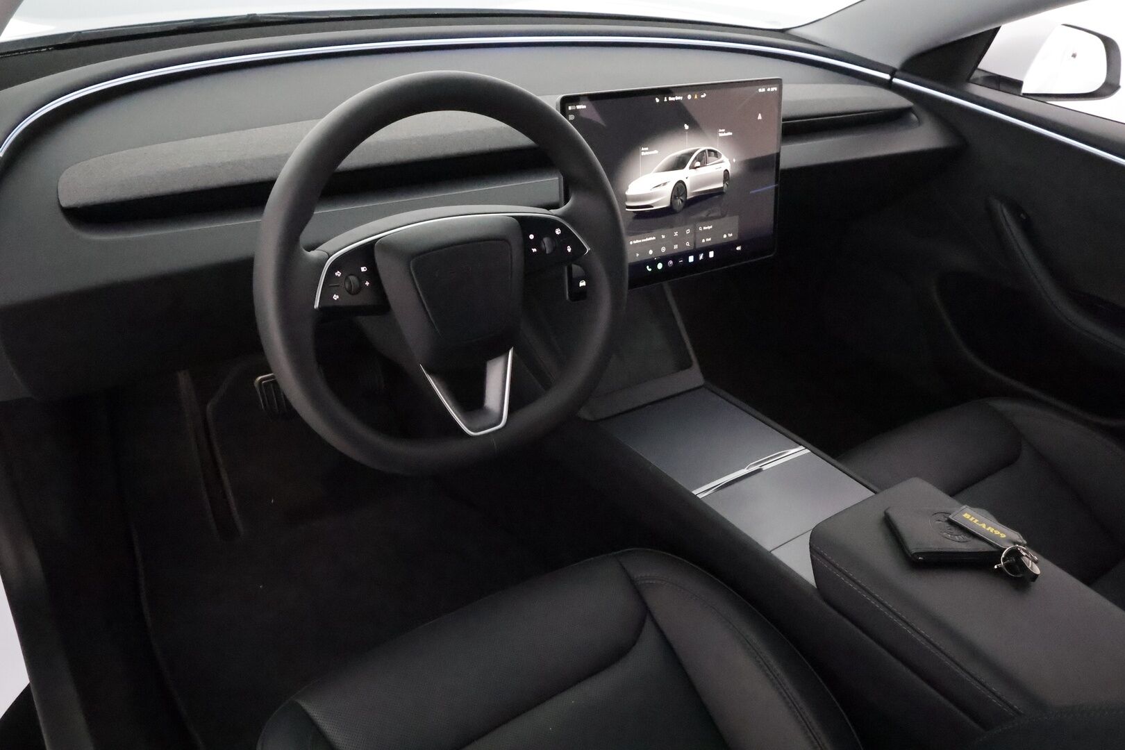 TESLA MODEL 3 2024 Long Range AWD Highland **Lasikatto / Lämpöpumppu / Koukku / Adapt.Vakkari / Matrix-LED / P.kamera / Muistipenkki** - 3,99 % KORKOTARJOUS TÄHÄN AUTOON - Kahdet Renkaat