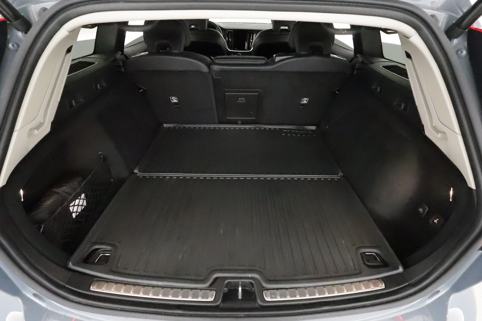 Volvo V60 2023 T6 AWD Long Range Core aut. **Adapt.vakkari / Facelift / Koukku / Nahat / P.kamera / BLIS / Full LED** - 3,99 % KORKOTARJOUS TÄHÄN AUTOON - Kahdet renkaat aluvanteilla / Merkkihuollettu / Lisälämmitin / Ratinlämmitin / Penkinlämmittimet takana 