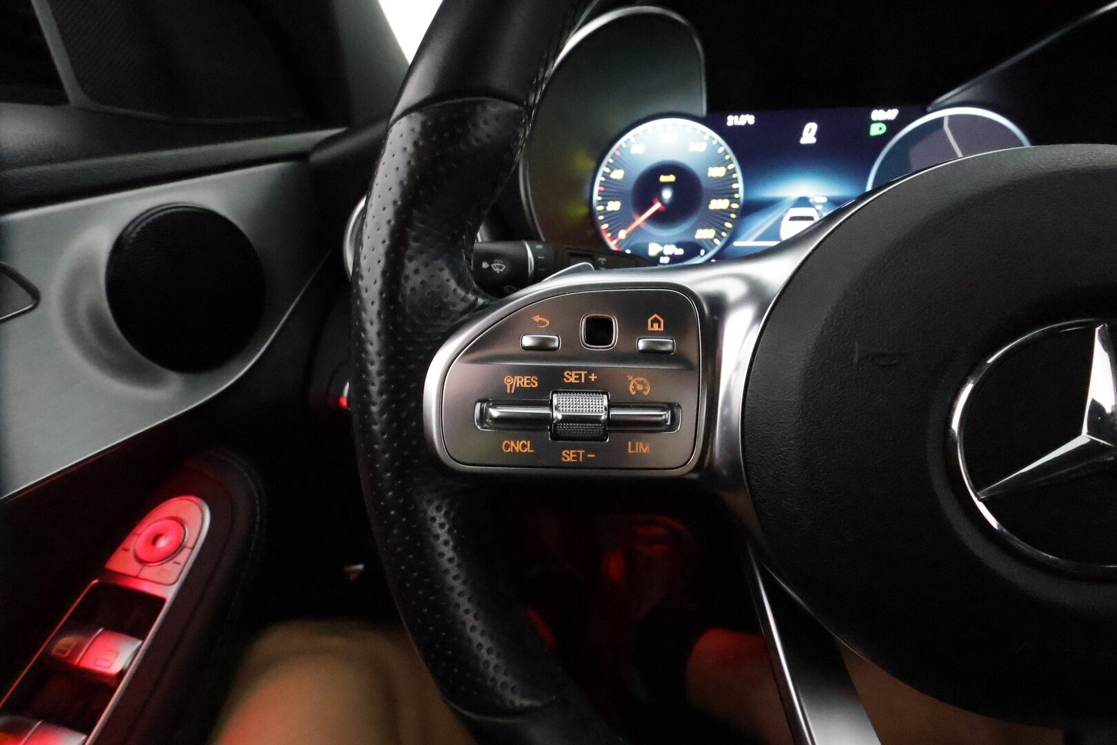 MERCEDES-BENZ C 2019 220 d T A Business **Multibeam / P.Kamera / Koukku / Sporttinahat / Navi / Digimittaristo / Apple&Android** - Kahdet Renkaat