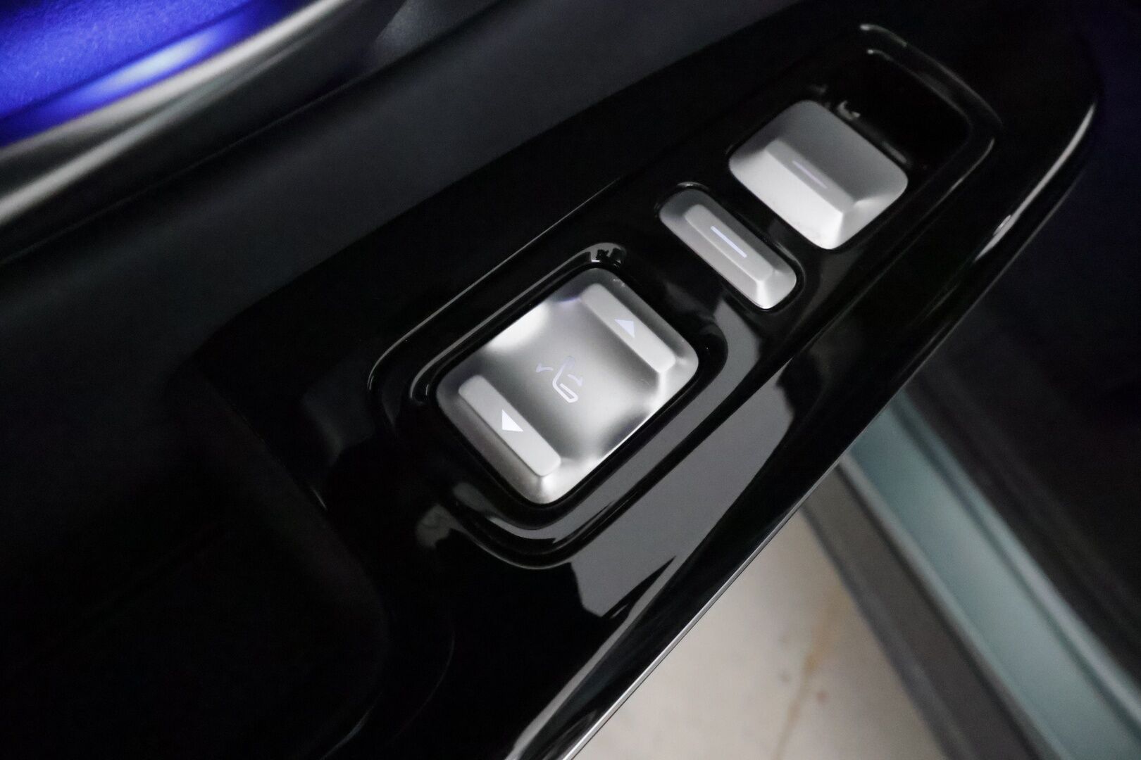 XPENG G9 2024 AWD Performance 7V TAKUU! *Erikoisväri / Koukku / Dynaudio / 360° / Ilma-alusta / Panorama / Ilmastoidut & Hierovat Sähkönahat* - Akku kuntotarkastettu / Adapt.Vakkari / Soft-Close / Lämpöpumppu / Xpilot 2.5 / Dolby Atmos