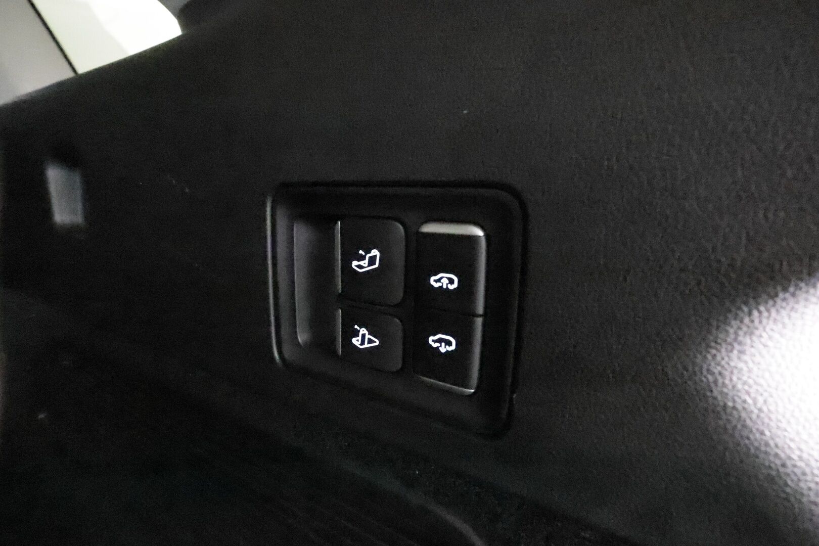 XPENG G9 2024 AWD Performance 7V TAKUU! *Erikoisväri / Koukku / Dynaudio / 360° / Ilma-alusta / Panorama / Ilmastoidut & Hierovat Sähkönahat* - Akku kuntotarkastettu / Adapt.Vakkari / Soft-Close / Lämpöpumppu / Xpilot 2.5 / Dolby Atmos