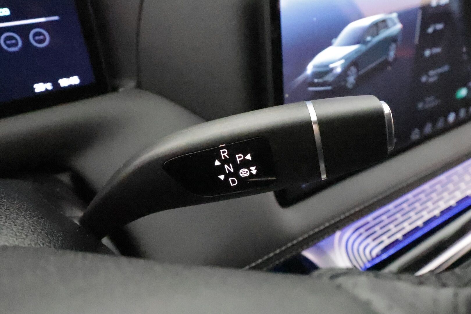 XPENG G9 2024 AWD Performance 7V TAKUU! *Erikoisväri / Koukku / Dynaudio / 360° / Ilma-alusta / Panorama / Ilmastoidut & Hierovat Sähkönahat* - Akku kuntotarkastettu / Adapt.Vakkari / Soft-Close / Lämpöpumppu / Xpilot 2.5 / Dolby Atmos