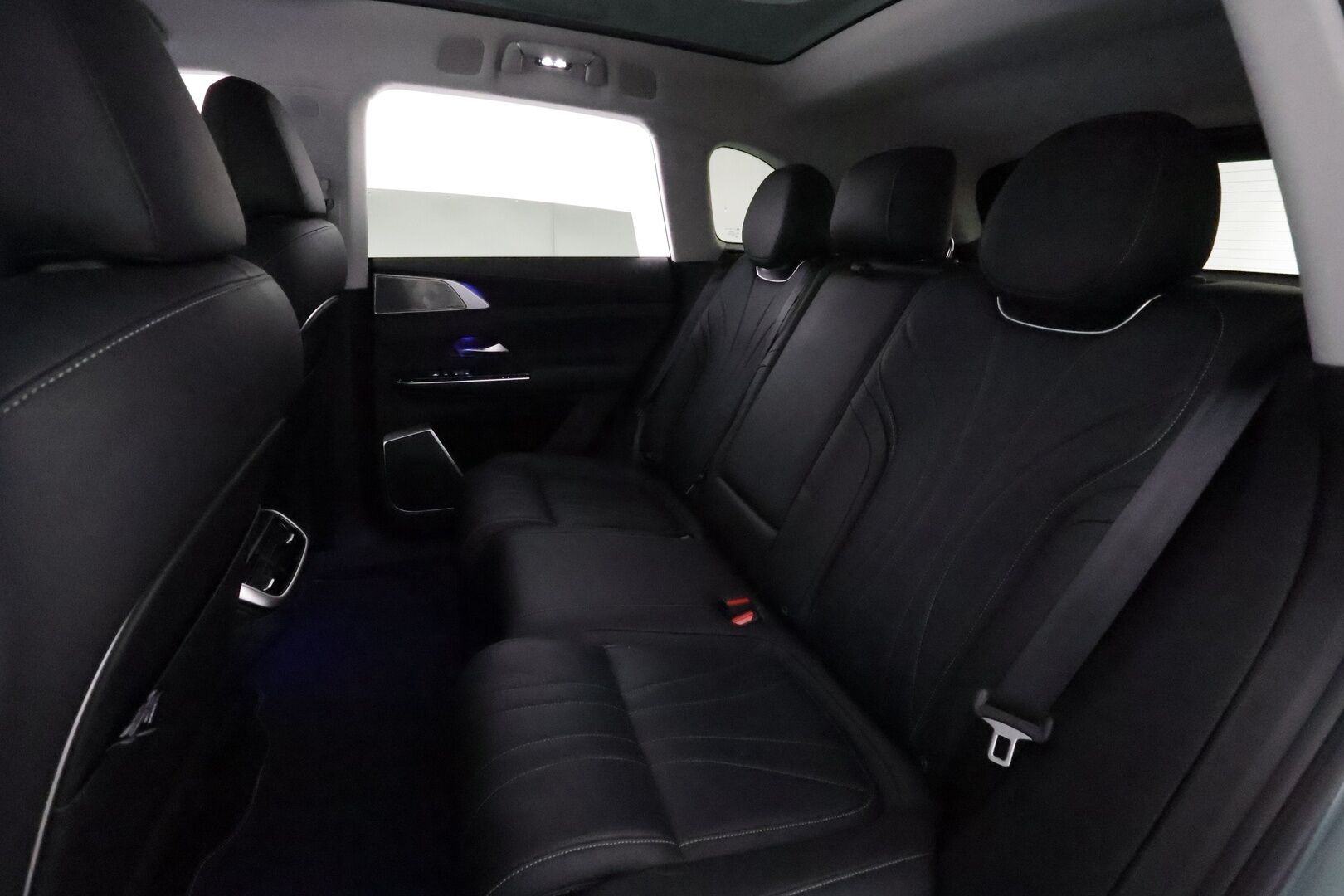 XPENG G9 2024 AWD Performance 7V TAKUU! *Erikoisväri / Koukku / Dynaudio / 360° / Ilma-alusta / Panorama / Ilmastoidut & Hierovat Sähkönahat* - Akku kuntotarkastettu / Adapt.Vakkari / Soft-Close / Lämpöpumppu / Xpilot 2.5 / Dolby Atmos