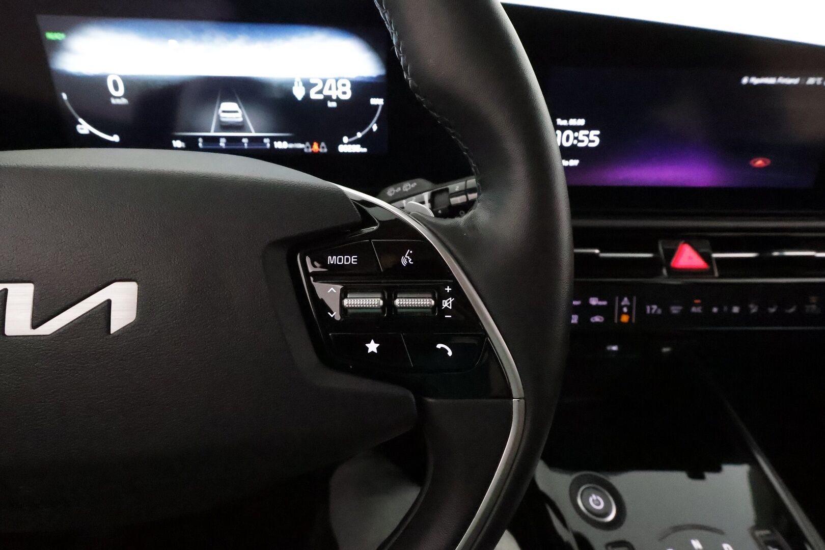 KIA NIRO 2023 64kWh 204hv Electric **Adapt.vakkari / P.kamera / Koukku / Digimittaristo / LED / Puolinahat / KeylessGo** - Akku kuntotarkastettu / Kahdet renkaat aluvanteilla / Merkkihuollettu / Ratinlämmitin