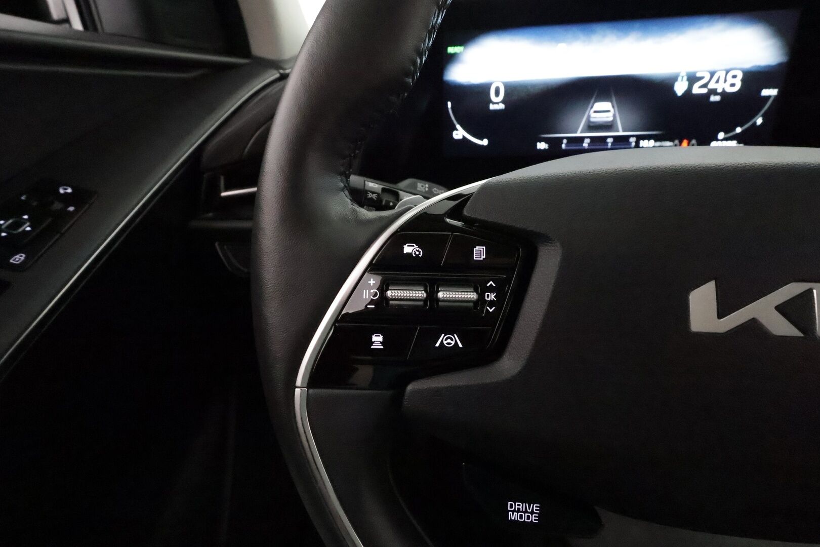 KIA NIRO 2023 64kWh 204hv Electric **Adapt.vakkari / P.kamera / Koukku / Digimittaristo / LED / Puolinahat / KeylessGo** - Akku kuntotarkastettu / Kahdet renkaat aluvanteilla / Merkkihuollettu / Ratinlämmitin