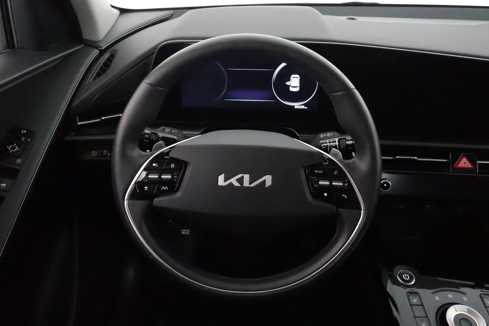 KIA NIRO 2023 64kWh 204hv Electric **Adapt.vakkari / P.kamera / Koukku / Digimittaristo / LED / Puolinahat / KeylessGo** - Akku kuntotarkastettu / Kahdet renkaat aluvanteilla / Merkkihuollettu / Ratinlämmitin