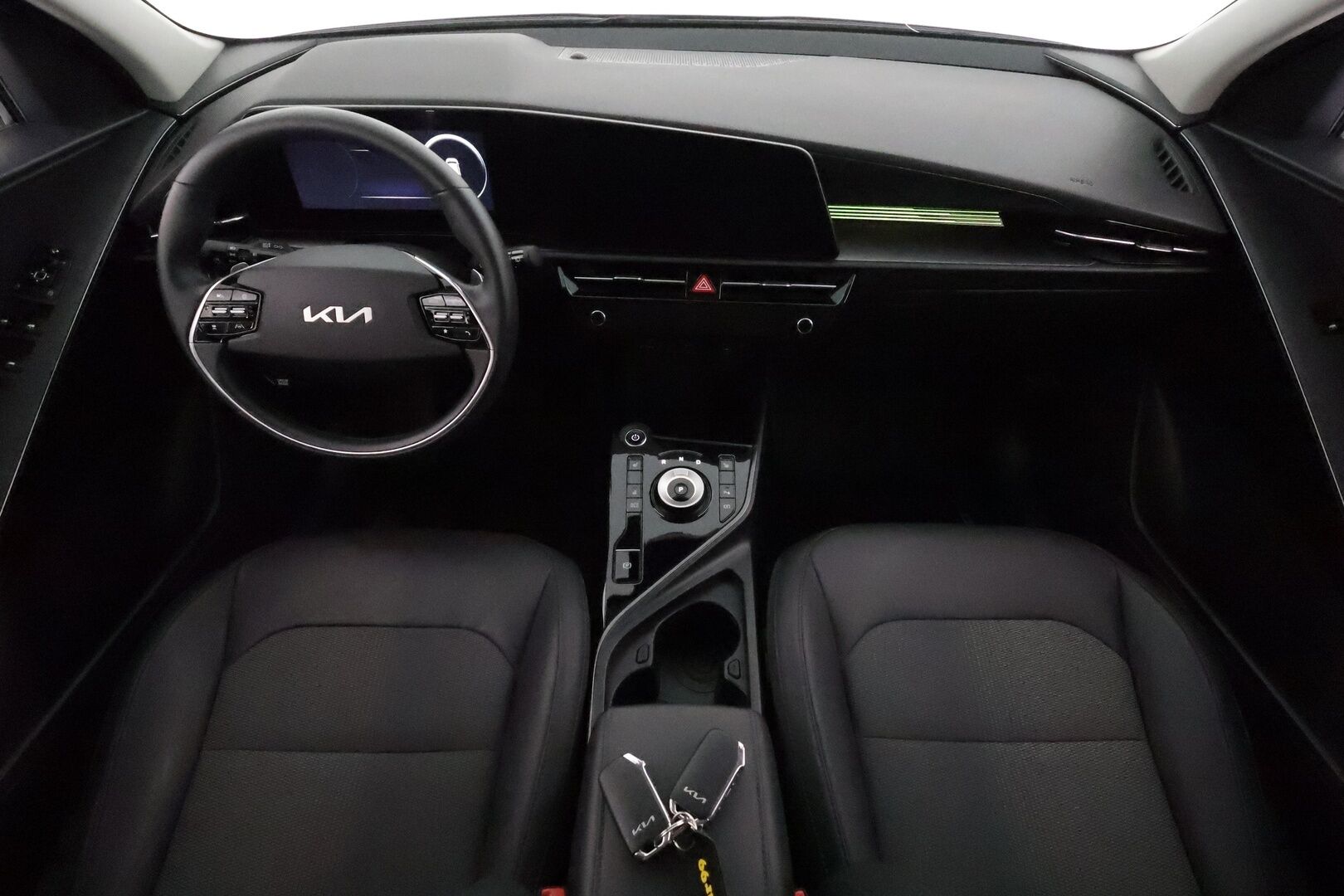 KIA NIRO 2023 64kWh 204hv Electric **Adapt.vakkari / P.kamera / Koukku / Digimittaristo / LED / Puolinahat / KeylessGo** - Akku kuntotarkastettu / Kahdet renkaat aluvanteilla / Merkkihuollettu / Ratinlämmitin