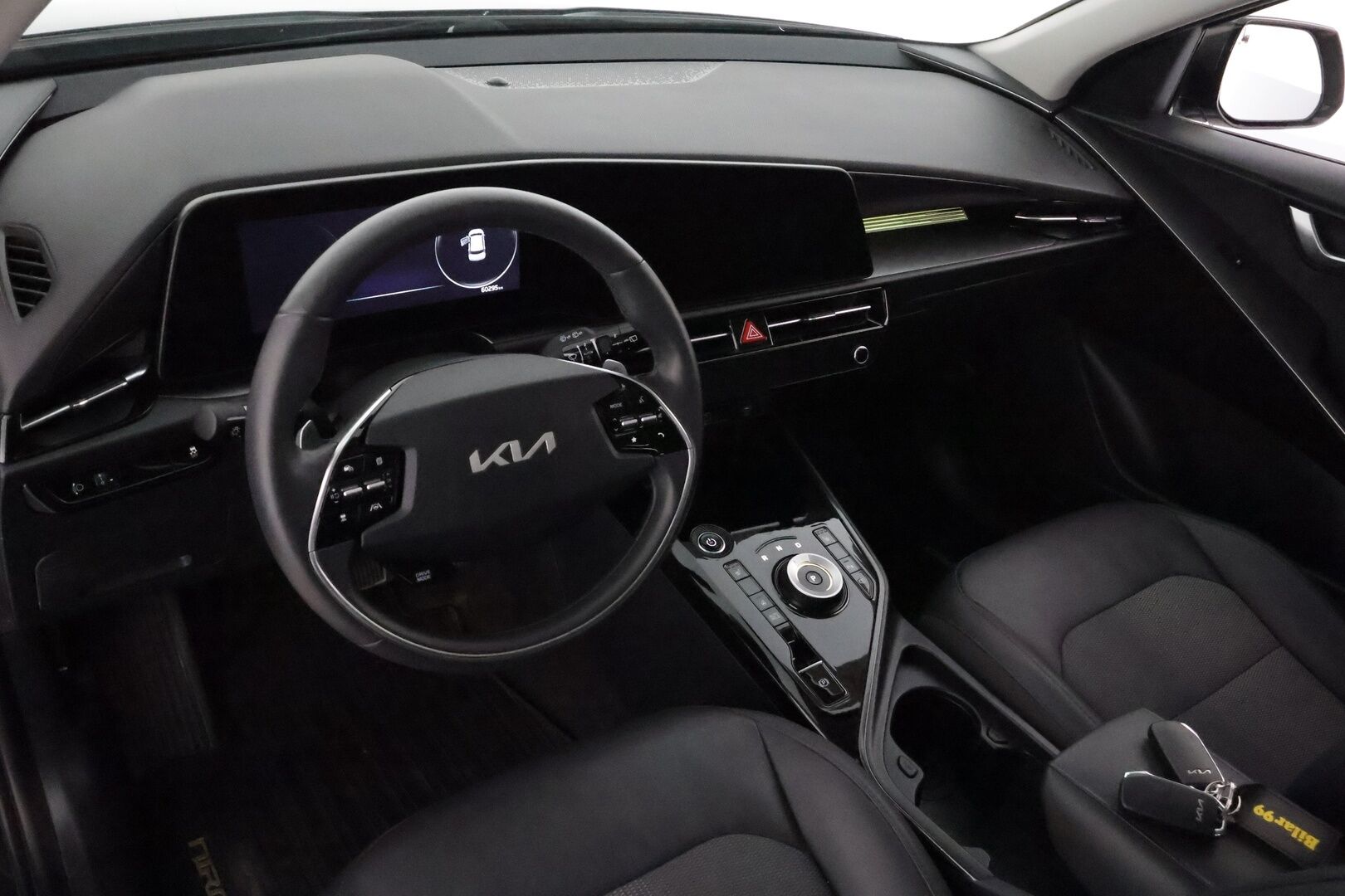 KIA NIRO 2023 64kWh 204hv Electric **Adapt.vakkari / P.kamera / Koukku / Digimittaristo / LED / Puolinahat / KeylessGo** - Akku kuntotarkastettu / Kahdet renkaat aluvanteilla / Merkkihuollettu / Ratinlämmitin