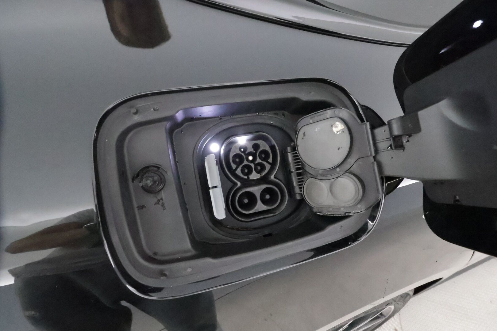 BMW I4 2022 eDrive40 M-Sport **Koukku / Adapt.Vakkari / HiFi / Laser-LED / 360° / Sporttipenkit / Widescreen / Navi / HUD** - 3,99 % KORKOTARJOUS TÄHÄN AUTOON - Akku kuntotarkastettu / 2x Latauskaapelit / Merkkihuollettu!