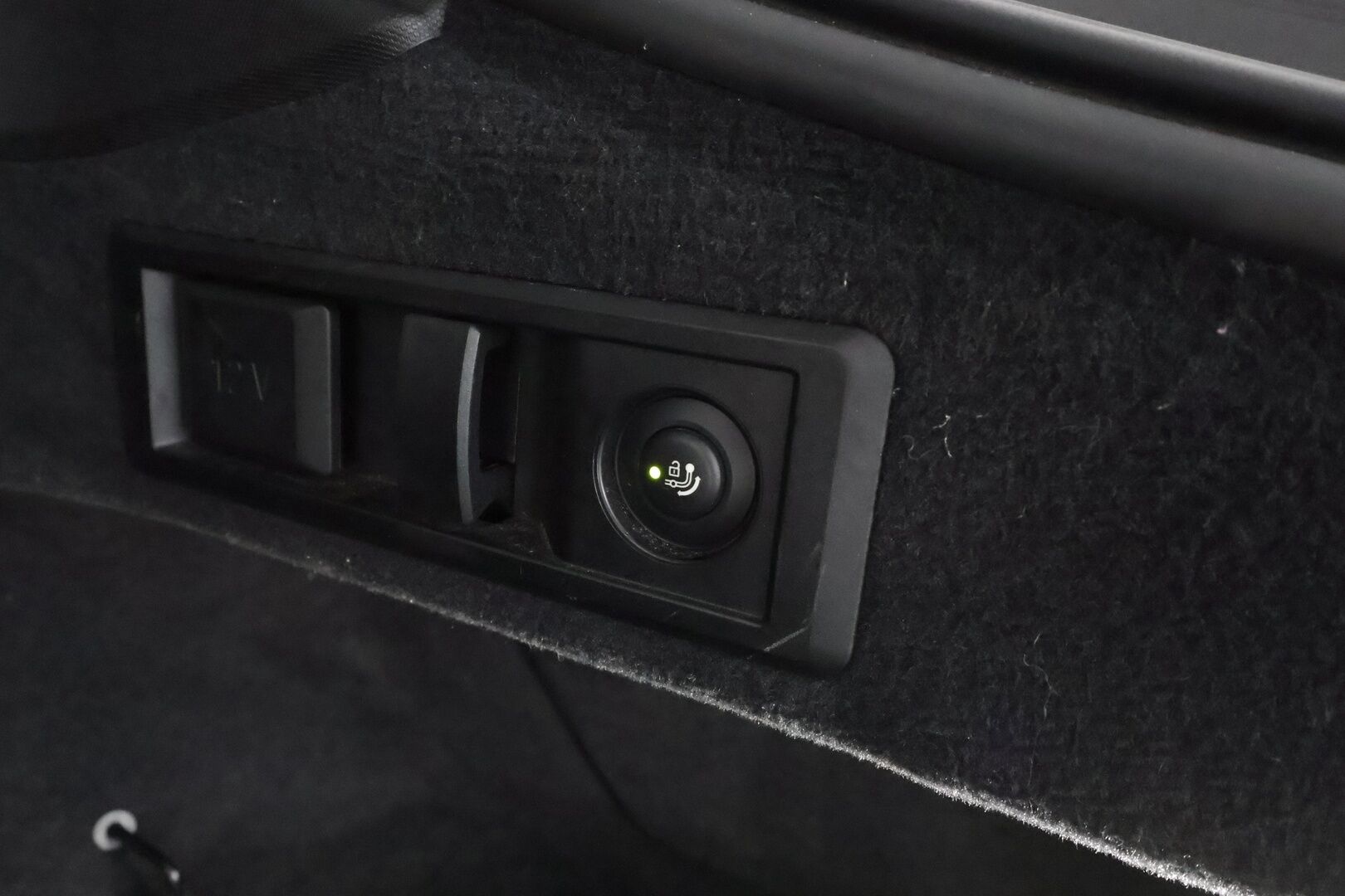 BMW I4 2022 eDrive40 M-Sport **Koukku / Adapt.Vakkari / HiFi / Laser-LED / 360° / Sporttipenkit / Widescreen / Navi / HUD** - 3,99 % KORKOTARJOUS TÄHÄN AUTOON - Akku kuntotarkastettu / 2x Latauskaapelit / Merkkihuollettu!
