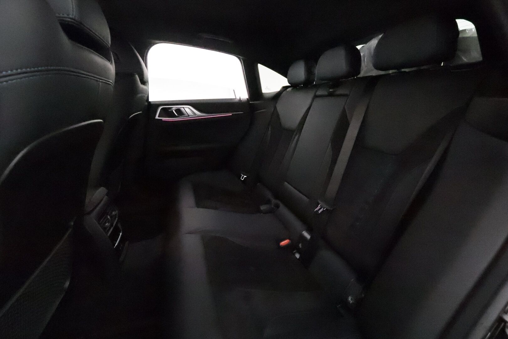 BMW I4 2022 eDrive40 M-Sport **Koukku / Adapt.Vakkari / HiFi / Laser-LED / 360° / Sporttipenkit / Widescreen / Navi / HUD** - 3,99 % KORKOTARJOUS TÄHÄN AUTOON - Akku kuntotarkastettu / 2x Latauskaapelit / Merkkihuollettu!