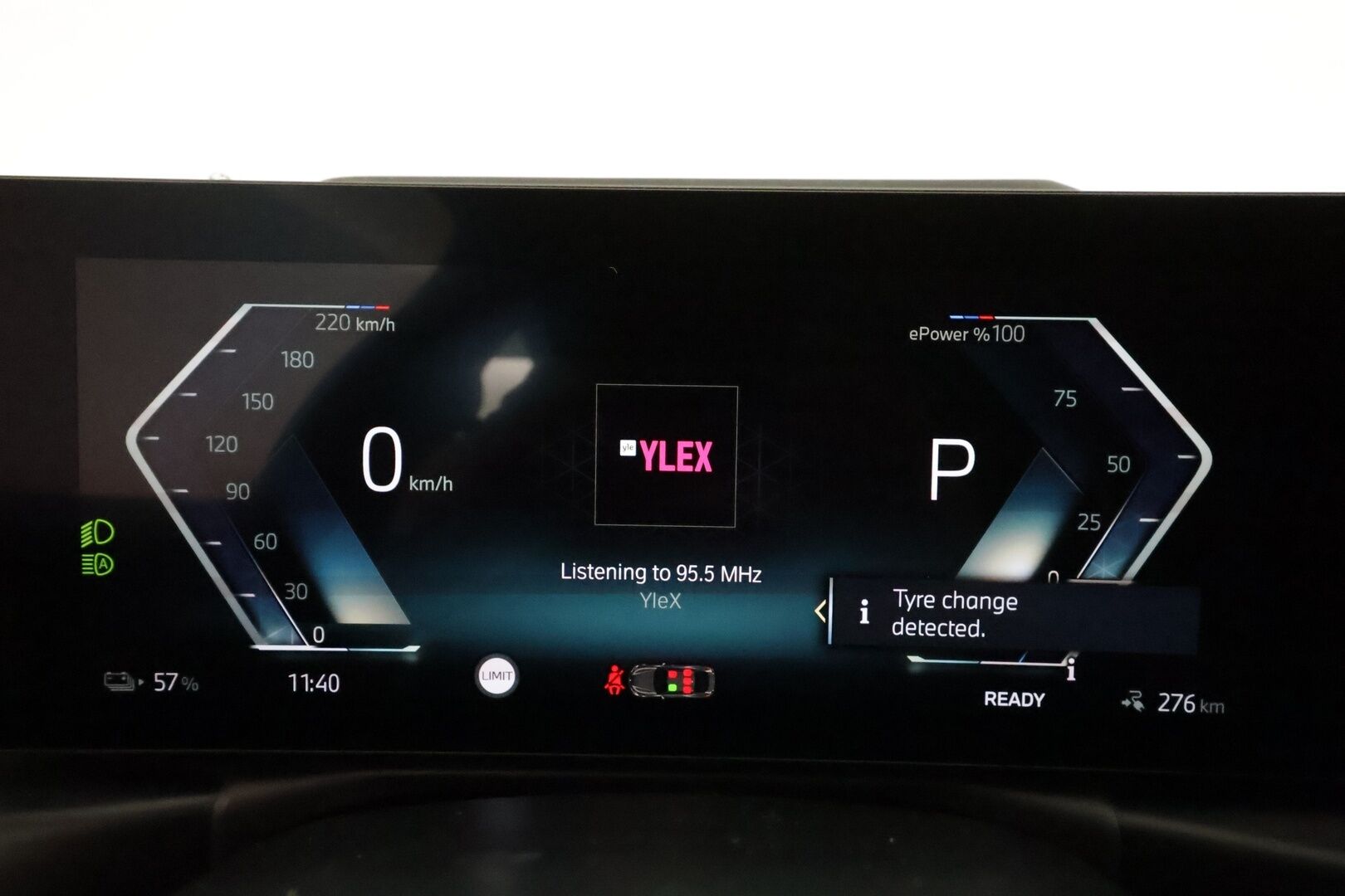 BMW I4 2022 eDrive40 M-Sport **Koukku / Adapt.Vakkari / HiFi / Laser-LED / 360° / Sporttipenkit / Widescreen / Navi / HUD** - 3,99 % KORKOTARJOUS TÄHÄN AUTOON - Akku kuntotarkastettu / 2x Latauskaapelit / Merkkihuollettu!