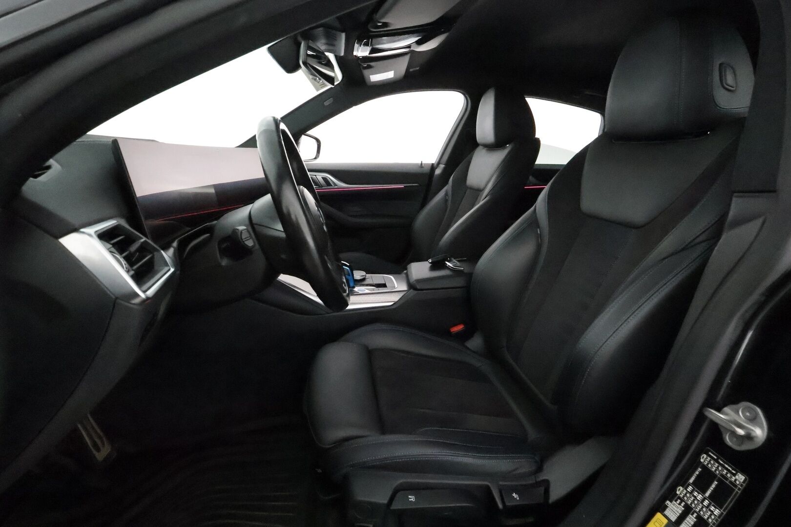BMW I4 2022 eDrive40 M-Sport **Koukku / Adapt.Vakkari / HiFi / Laser-LED / 360° / Sporttipenkit / Widescreen / Navi / HUD** - 3,99 % KORKOTARJOUS TÄHÄN AUTOON - Akku kuntotarkastettu / 2x Latauskaapelit / Merkkihuollettu!