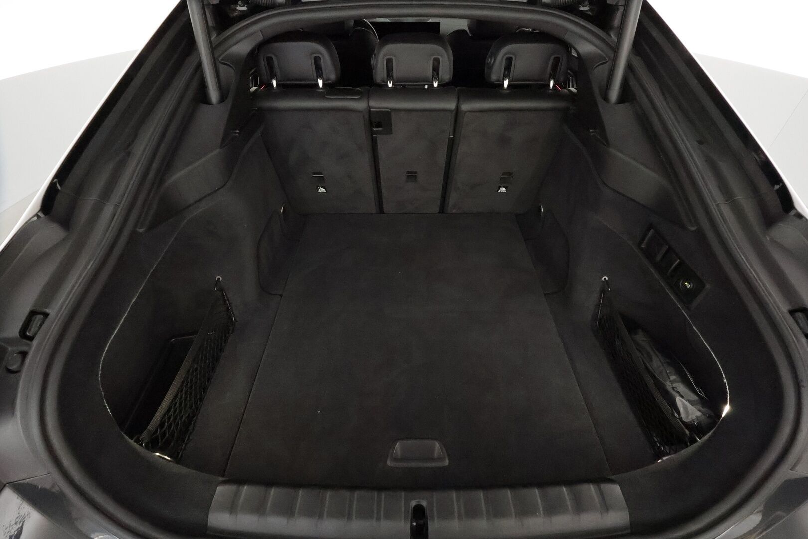 BMW I4 2022 eDrive40 M-Sport **Koukku / Adapt.Vakkari / HiFi / Laser-LED / 360° / Sporttipenkit / Widescreen / Navi / HUD** - 3,99 % KORKOTARJOUS TÄHÄN AUTOON - Akku kuntotarkastettu / 2x Latauskaapelit / Merkkihuollettu!