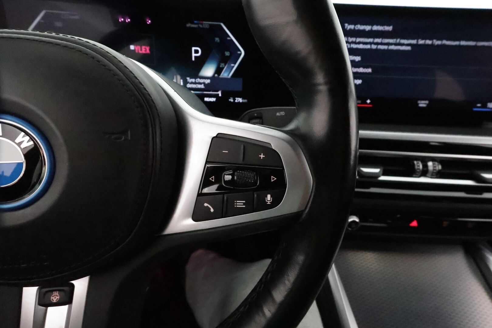 BMW I4 2022 eDrive40 M-Sport **Koukku / Adapt.Vakkari / HiFi / Laser-LED / 360° / Sporttipenkit / Widescreen / Navi / HUD** - 3,99 % KORKOTARJOUS TÄHÄN AUTOON - Akku kuntotarkastettu / 2x Latauskaapelit / Merkkihuollettu!