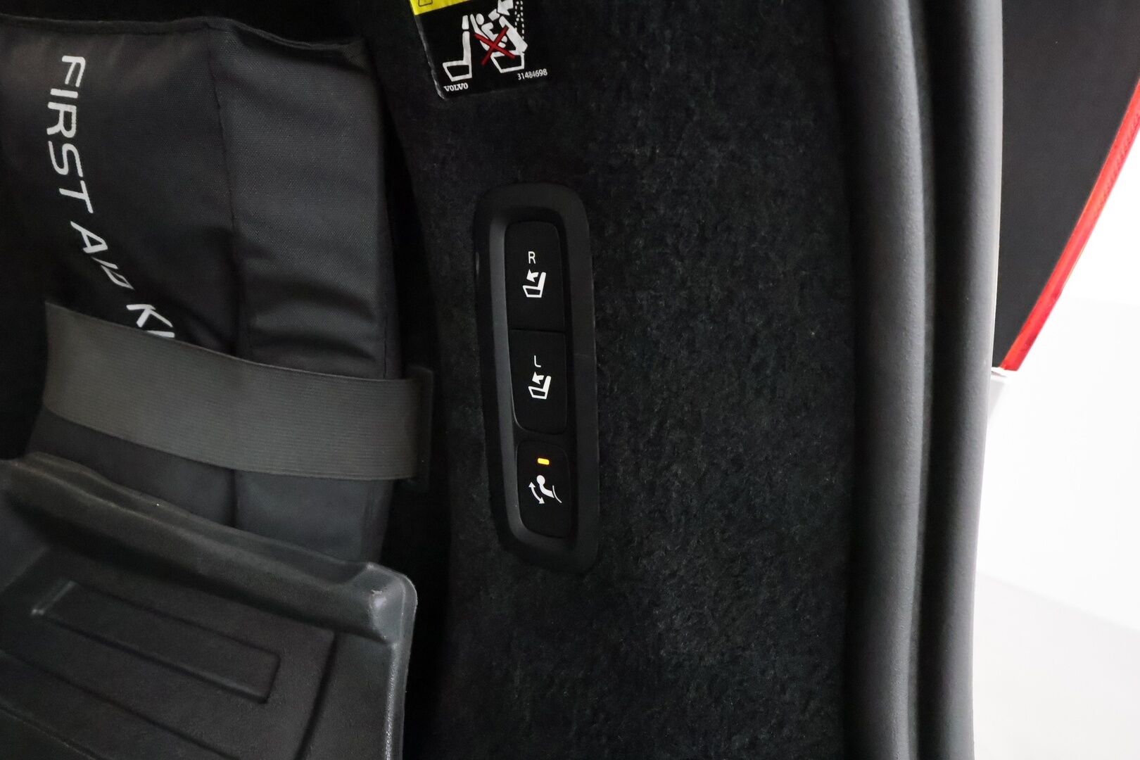 Volvo V90 2017 D4 AWD Inscription aut **Webasto / Koukku / Adapt.Vakkari / Full-LED / P.kamera / Sporttipenkki Muistilla / Navi** - 3,99 % KORKOTARJOUS TÄHÄN AUTOON - Kahdet Renkaat