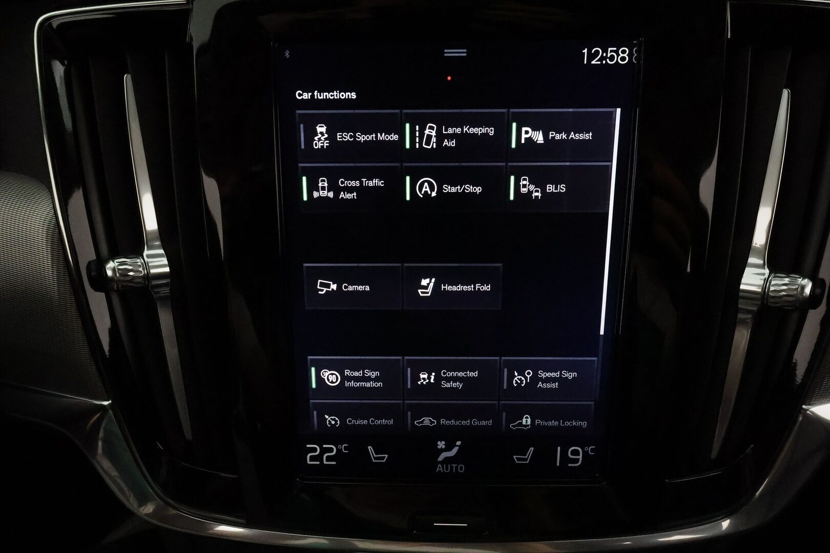 Volvo V90 2017 D4 AWD Inscription aut **Webasto / Koukku / Adapt.Vakkari / Full-LED / P.kamera / Sporttipenkki Muistilla / Navi** - 3,99% KORKOTARJOUS TÄHÄN AUTOON 21.9. ASTI - Kahdet Renkaat / Ei Adblue-järhestelmää