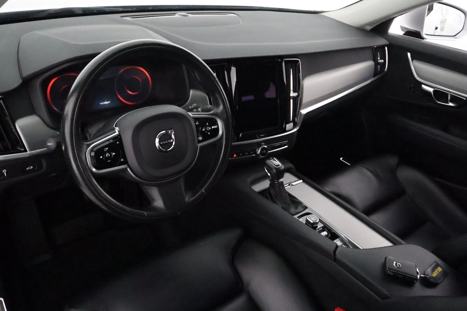 Volvo V90 2017 D4 AWD Inscription aut **Webasto / Koukku / Adapt.Vakkari / Full-LED / P.kamera / Sporttipenkki Muistilla / Navi** - 3,99 % KORKOTARJOUS TÄHÄN AUTOON - Kahdet Renkaat