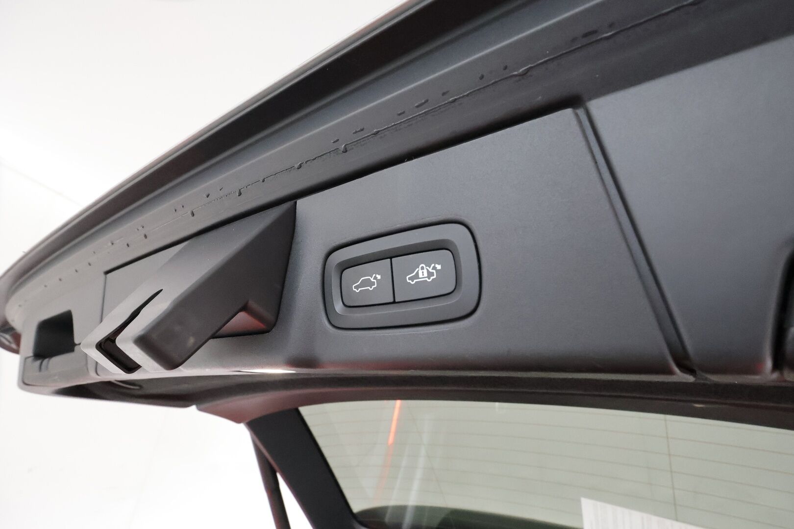 Volvo V90 2017 D4 AWD Inscription aut **Webasto / Koukku / Adapt.Vakkari / Full-LED / P.kamera / Sporttipenkki Muistilla / Navi** - 3,99 % KORKOTARJOUS TÄHÄN AUTOON - Kahdet Renkaat