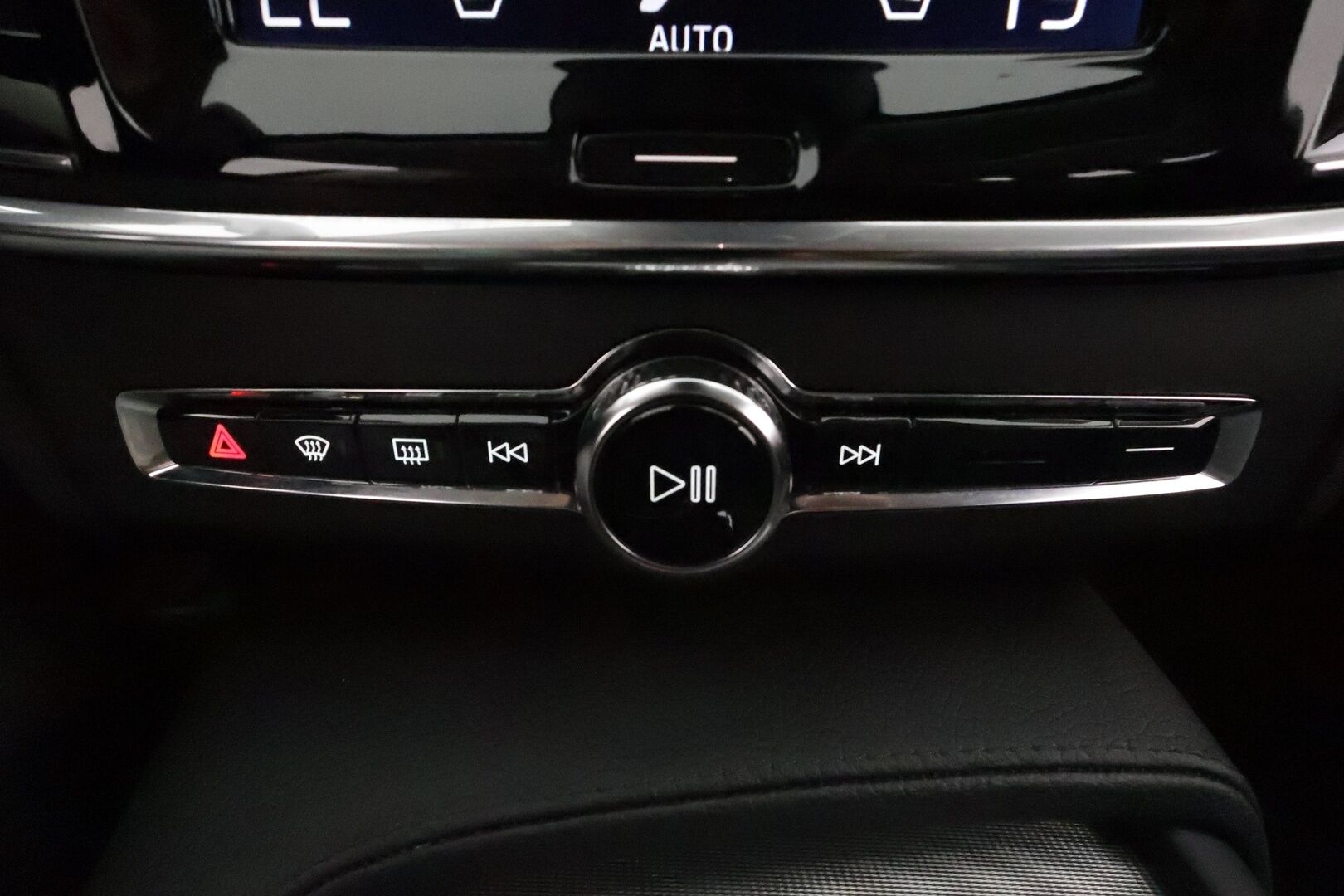 Volvo V90 2017 D4 AWD Inscription aut **Webasto / Koukku / Adapt.Vakkari / Full-LED / P.kamera / Sporttipenkki Muistilla / Navi** - 3,99 % KORKOTARJOUS TÄHÄN AUTOON - Kahdet Renkaat