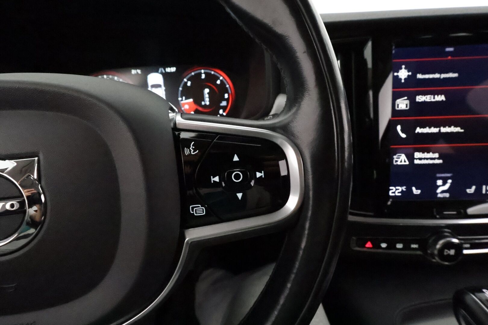 Volvo V90 2017 D4 AWD Inscription aut **Webasto / Koukku / Adapt.Vakkari / Full-LED / P.kamera / Sporttipenkki Muistilla / Navi** - 3,99 % KORKOTARJOUS TÄHÄN AUTOON - Kahdet Renkaat