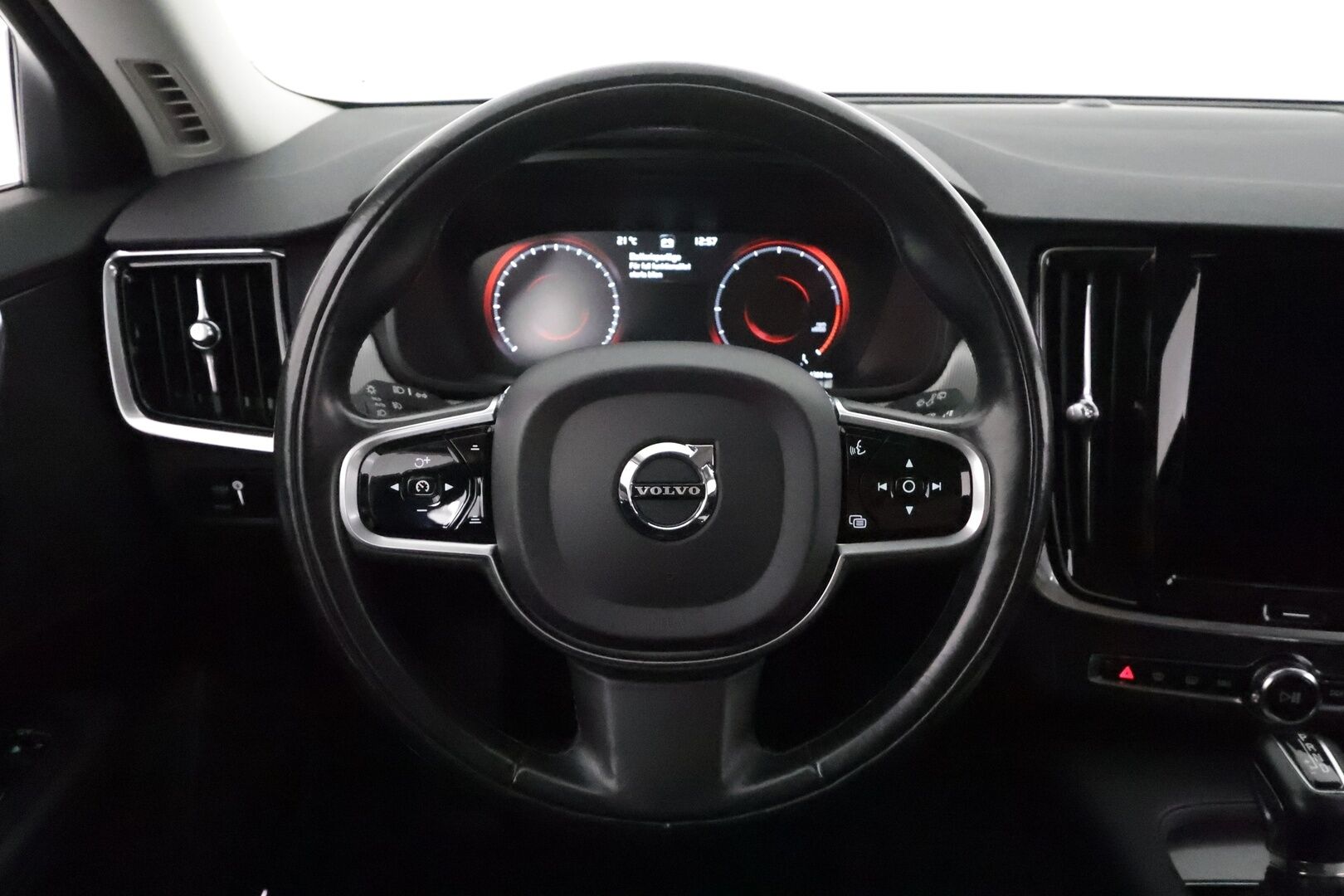 Volvo V90 2017 D4 AWD Inscription aut **Webasto / Koukku / Adapt.Vakkari / Full-LED / P.kamera / Sporttipenkki Muistilla / Navi** - 3,99 % KORKOTARJOUS TÄHÄN AUTOON - Kahdet Renkaat