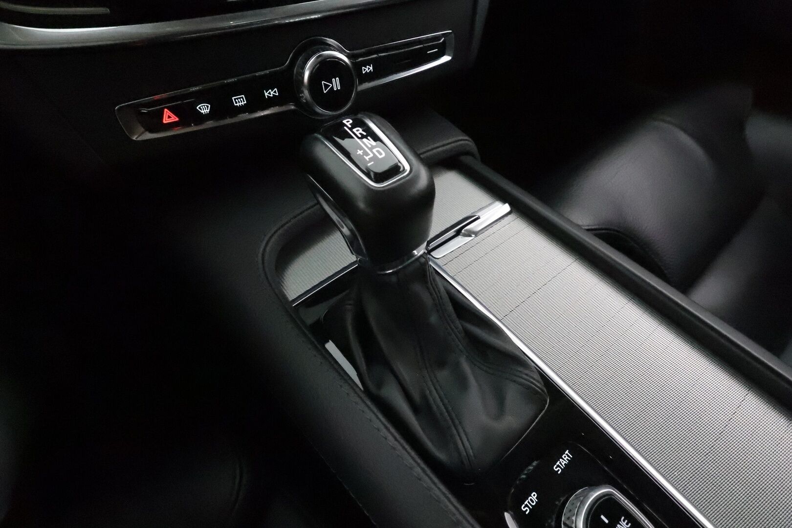 Volvo V90 2017 D4 AWD Inscription aut **Webasto / Koukku / Adapt.Vakkari / Full-LED / P.kamera / Sporttipenkki Muistilla / Navi** - 3,99 % KORKOTARJOUS TÄHÄN AUTOON - Kahdet Renkaat