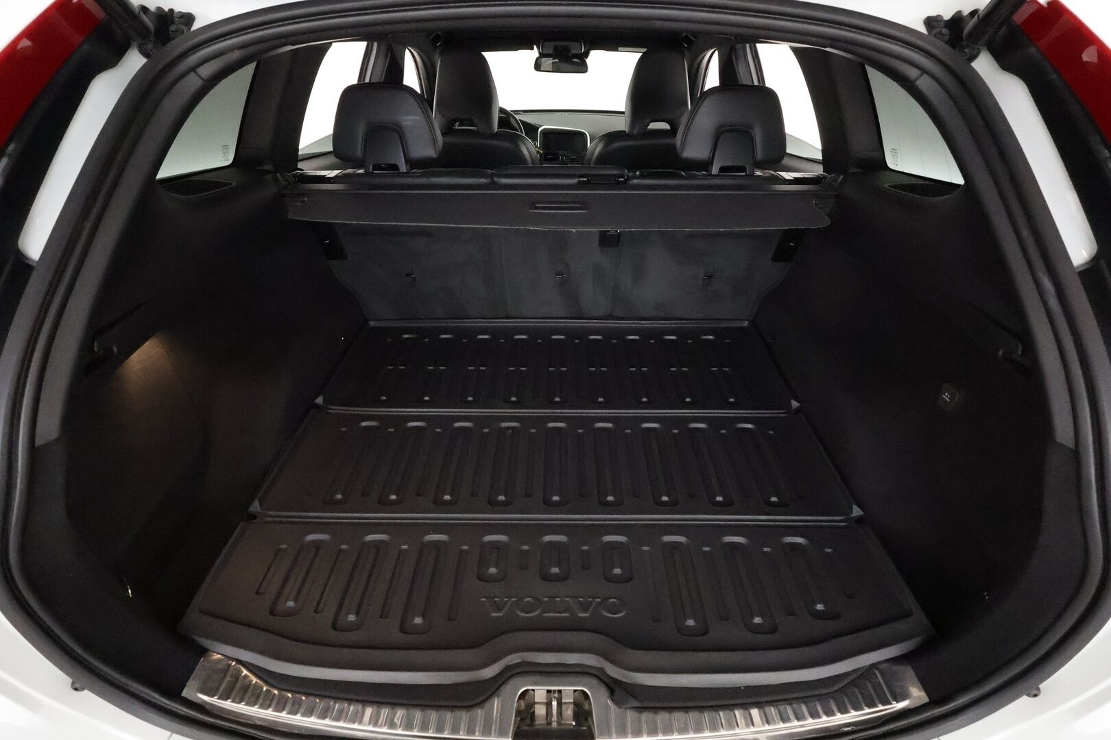 Volvo XC60 2016 D4 AWD R-Design aut - Webasto / Adapt.Vakkari / Panorama / Nahkasisusta / Digimittari / Sensus Navi / Peruutuskamera / Huippuvarusteet!