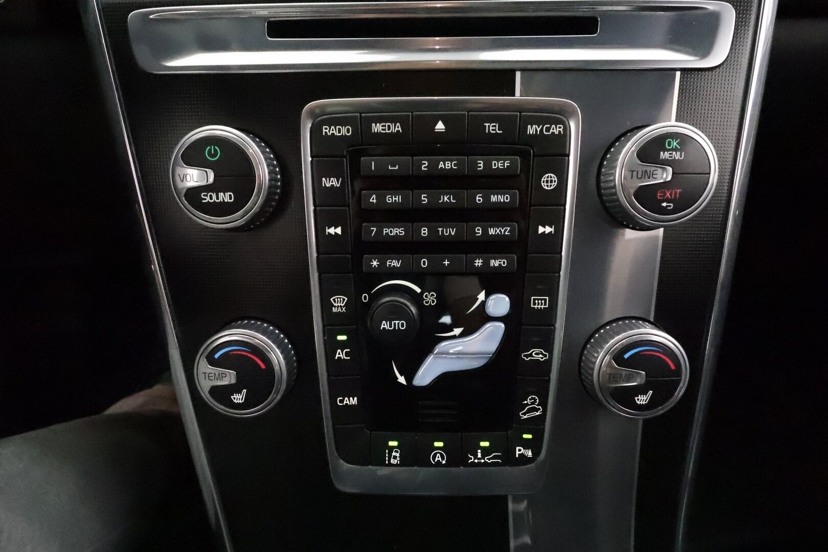 Volvo XC60 2016 D4 AWD R-Design aut - Webasto / Adapt.Vakkari / Panorama / Nahkasisusta / Digimittari / Sensus Navi / Peruutuskamera / Huippuvarusteet!