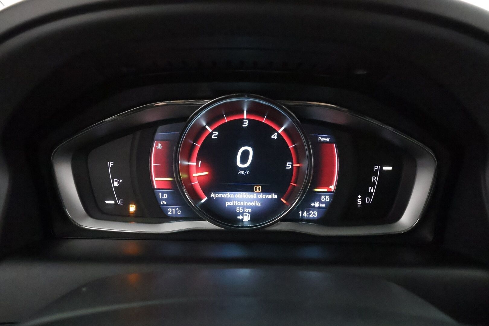 Volvo XC60 2016 D4 AWD R-Design aut - Webasto / Adapt.Vakkari / Panorama / Nahkasisusta / Digimittari / Sensus Navi / Peruutuskamera / Huippuvarusteet!