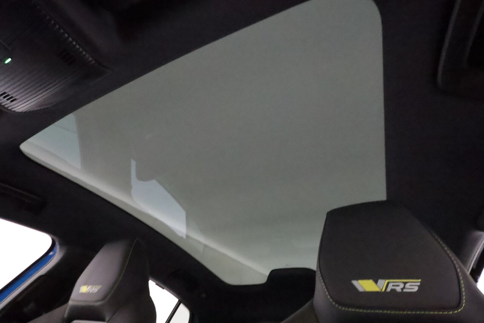 SKODA ENYAQ 2023 Coupe 80x 4x4 RS iV **Lämpöpumppu / Koukku / ACC / Matrix-LED / Muistipenkki / P.kamera / Navi / Kaistavahti / Keyless** - 3,99 % KORKOTARJOUS TÄHÄN AUTOON - Akku kuntotarkastettu / **HYVILLÄ KAMOILLA**