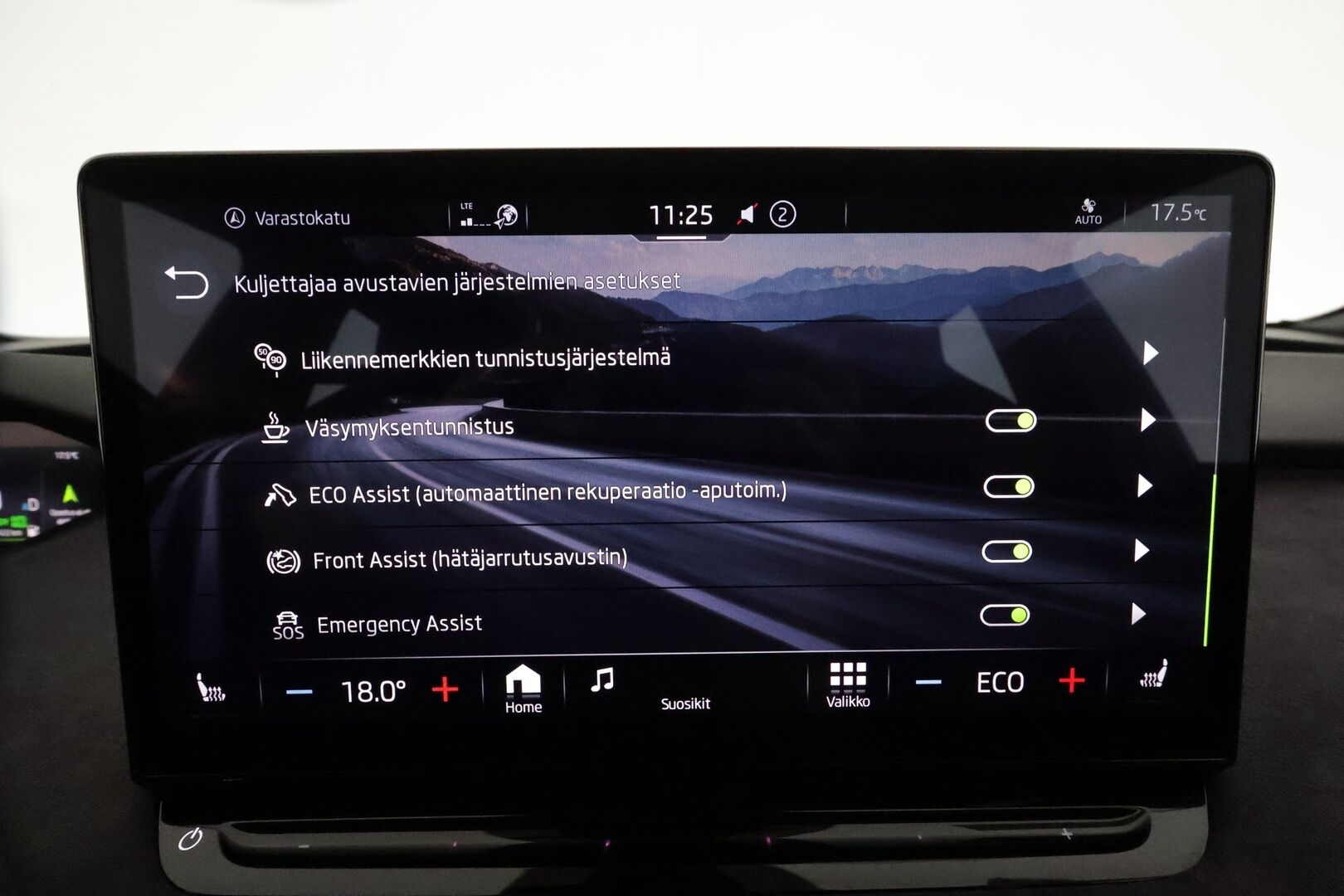 SKODA ENYAQ 2023 Coupe 80x 4x4 RS iV **Lämpöpumppu / Koukku / ACC / Matrix-LED / Muistipenkki / P.kamera / Navi / Kaistavahti / Keyless** - 3,99 % KORKOTARJOUS TÄHÄN AUTOON - Akku kuntotarkastettu / **HYVILLÄ KAMOILLA**